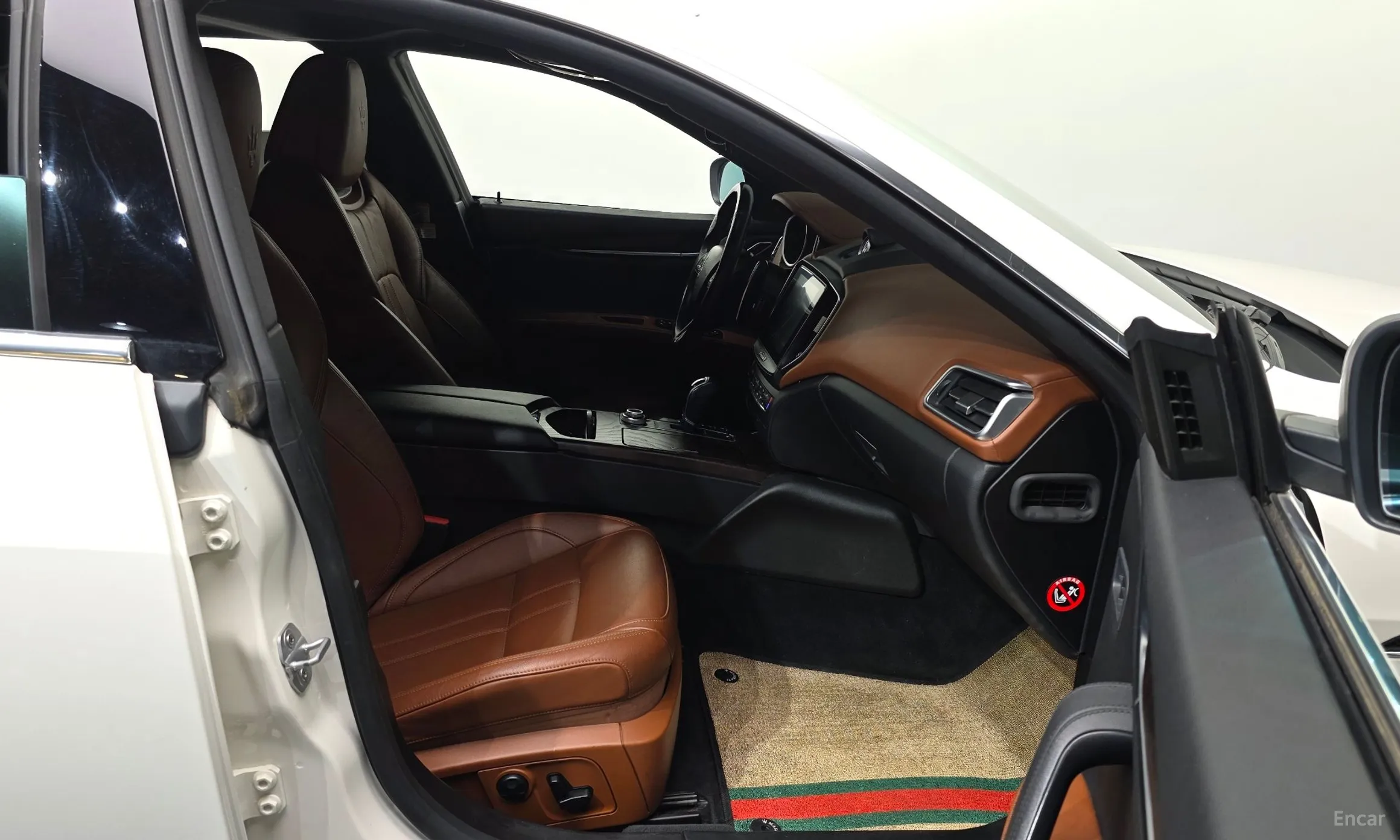 Maserati Ghibli превью 11