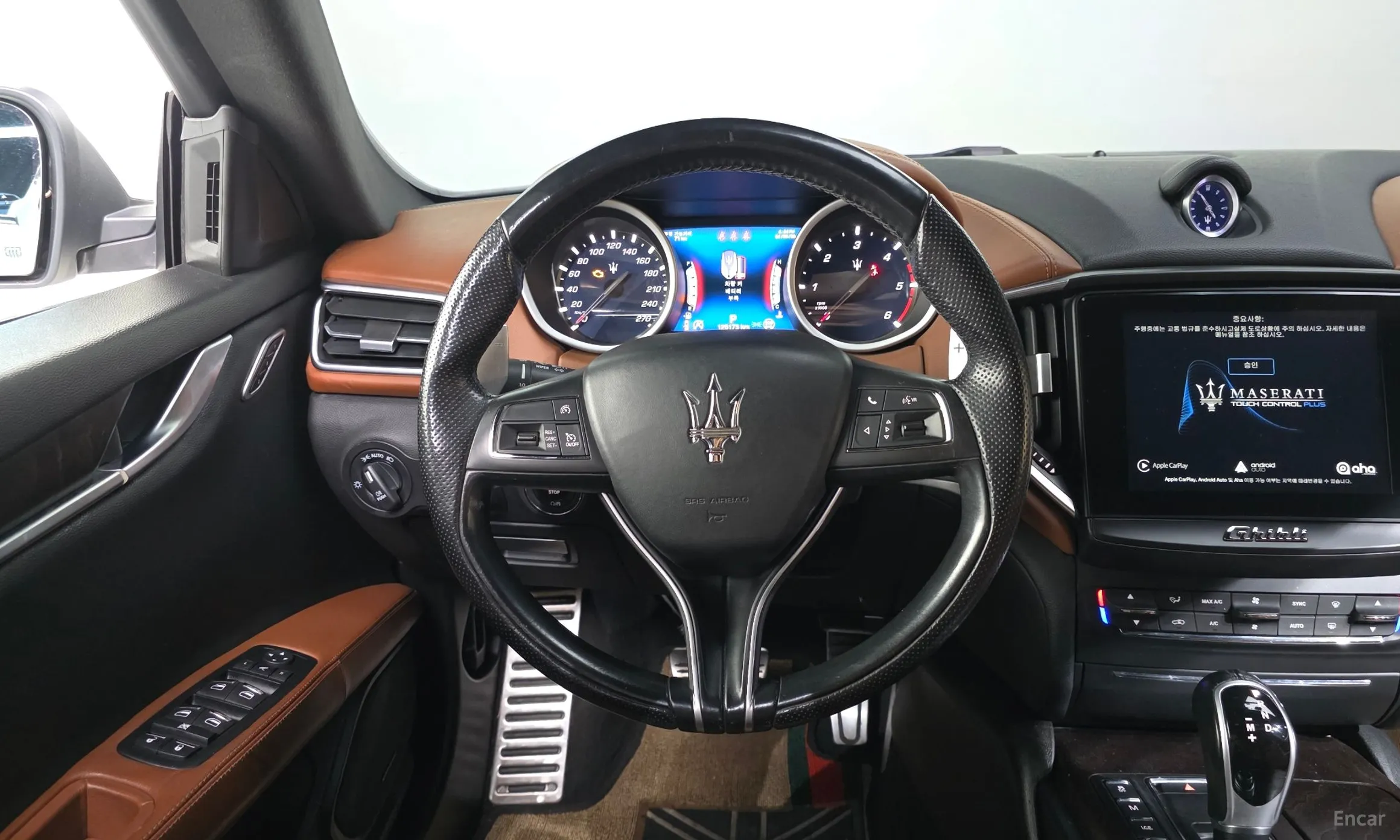 Maserati Ghibli превью 13