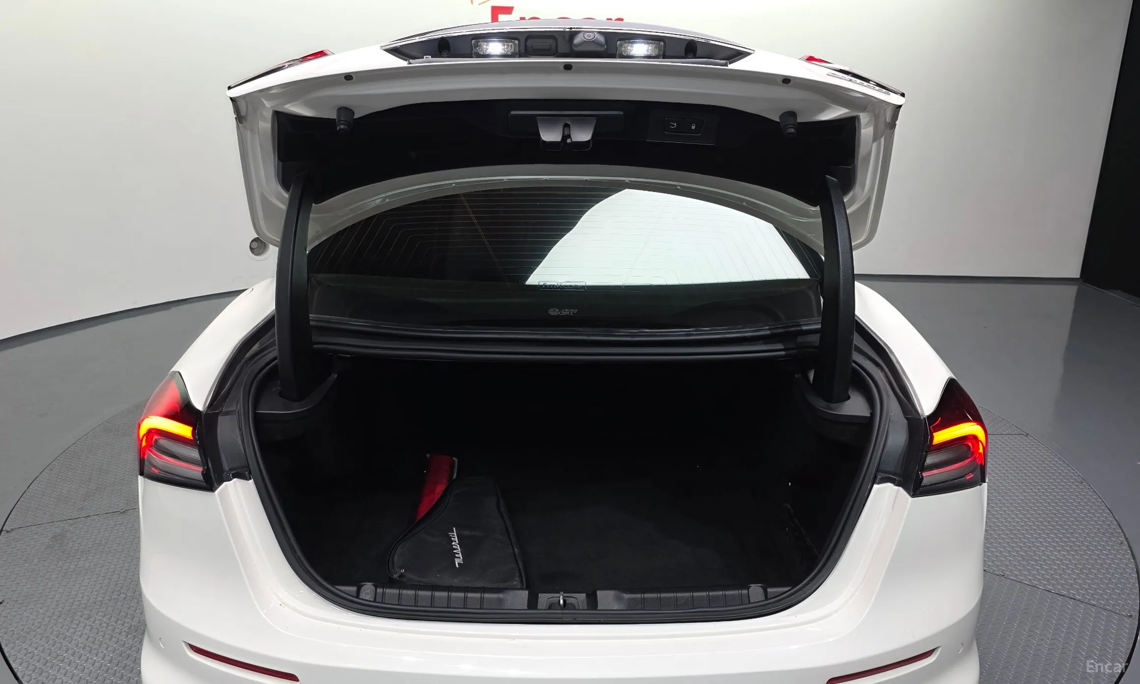 Maserati Ghibli превью 20