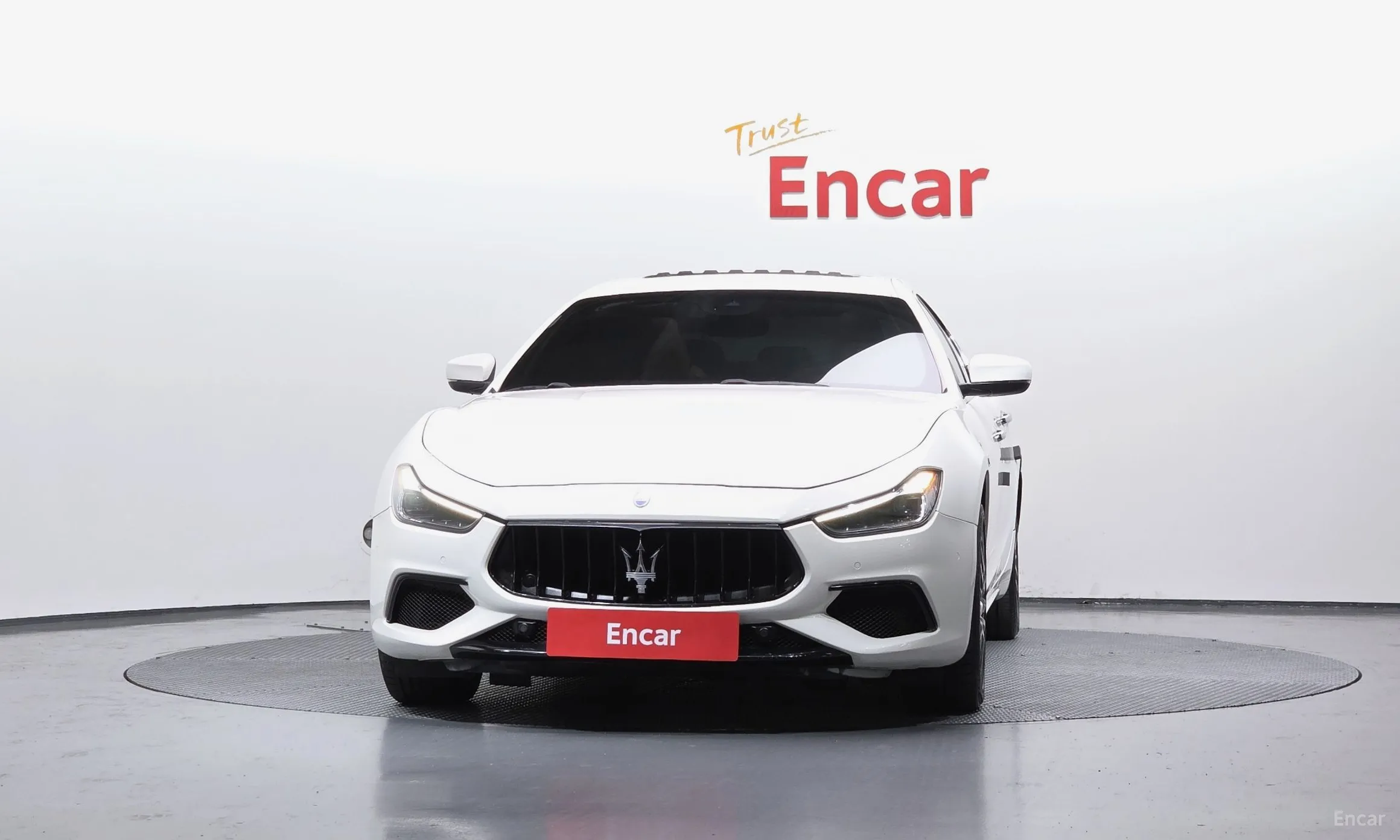Maserati Ghibli превью 3
