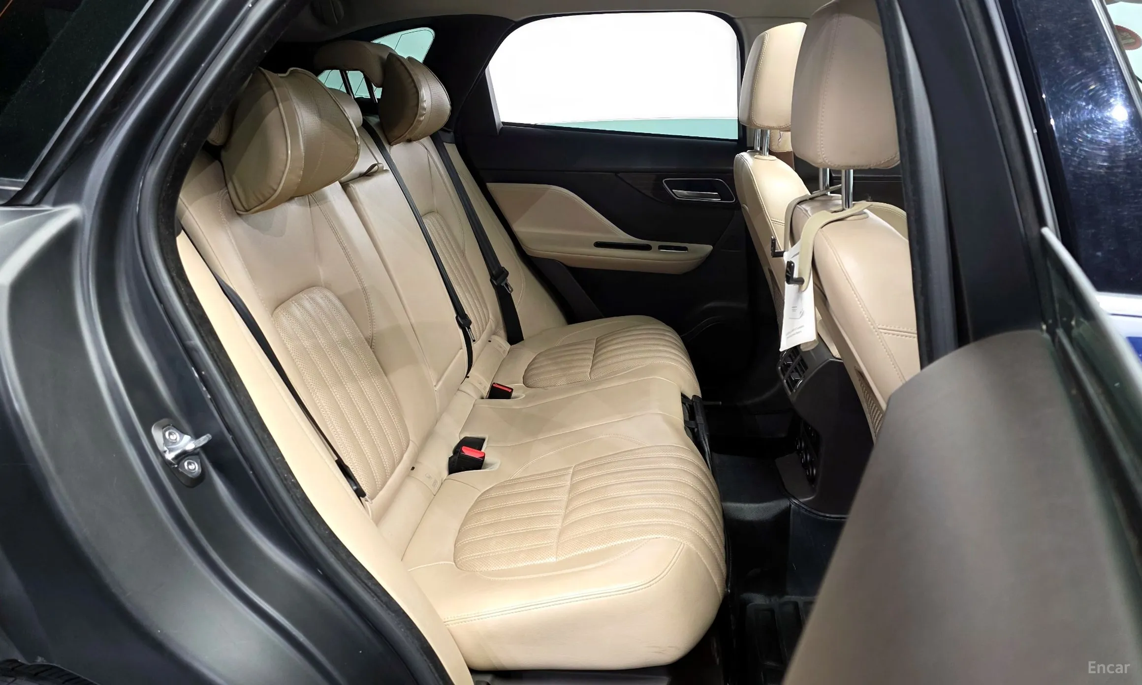 Jaguar F-PACE превью 11