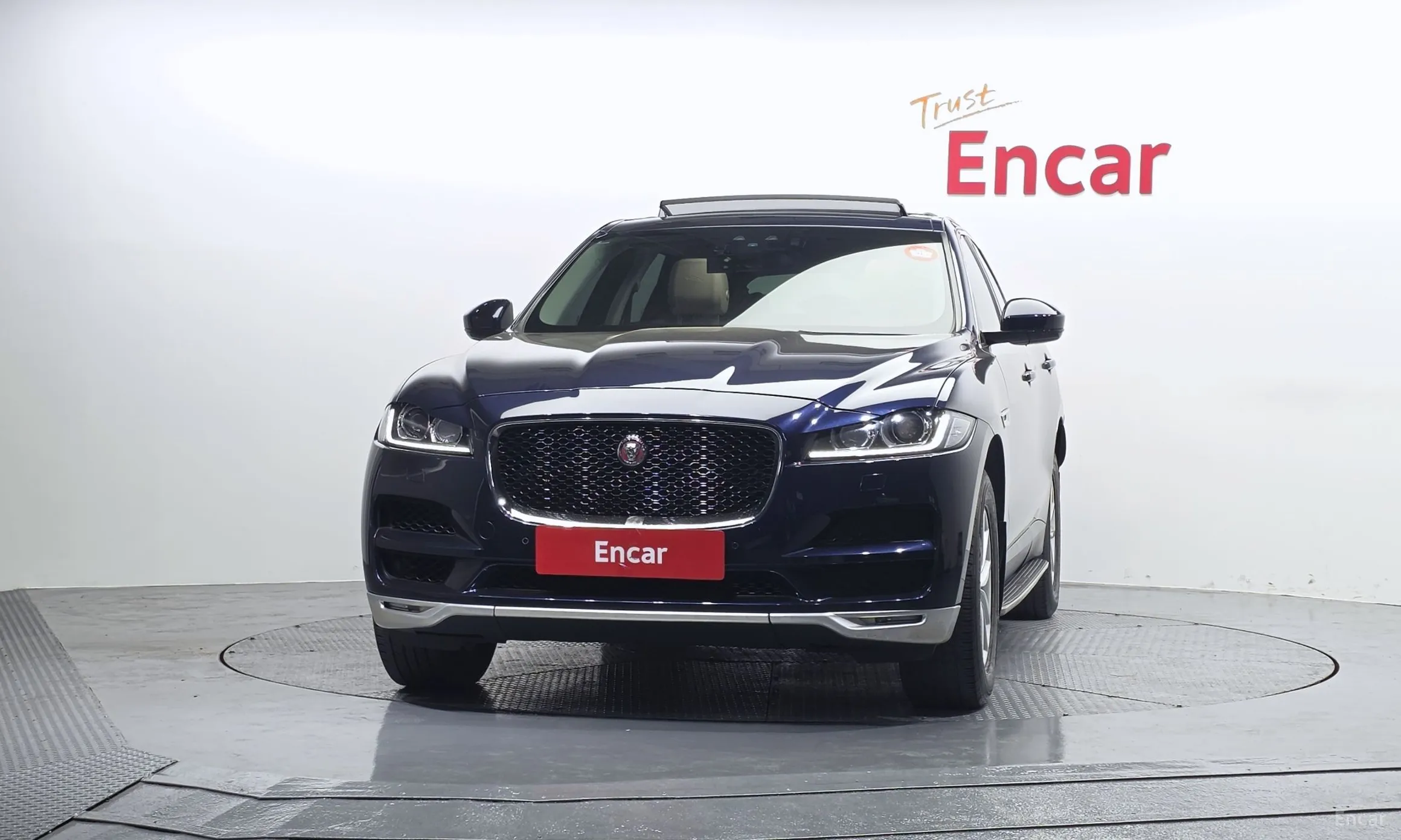 Jaguar F-PACE превью 3