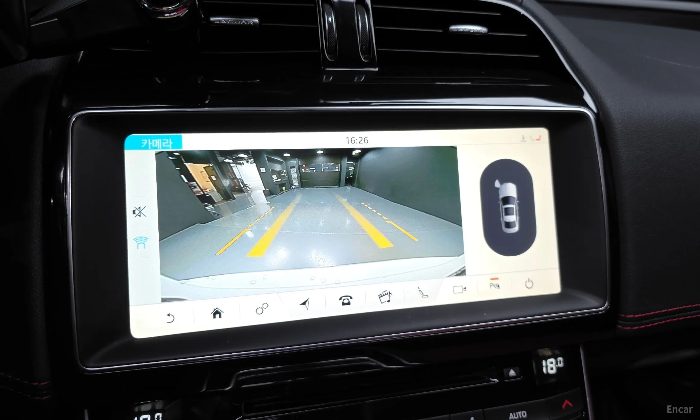 Jaguar XE превью 14