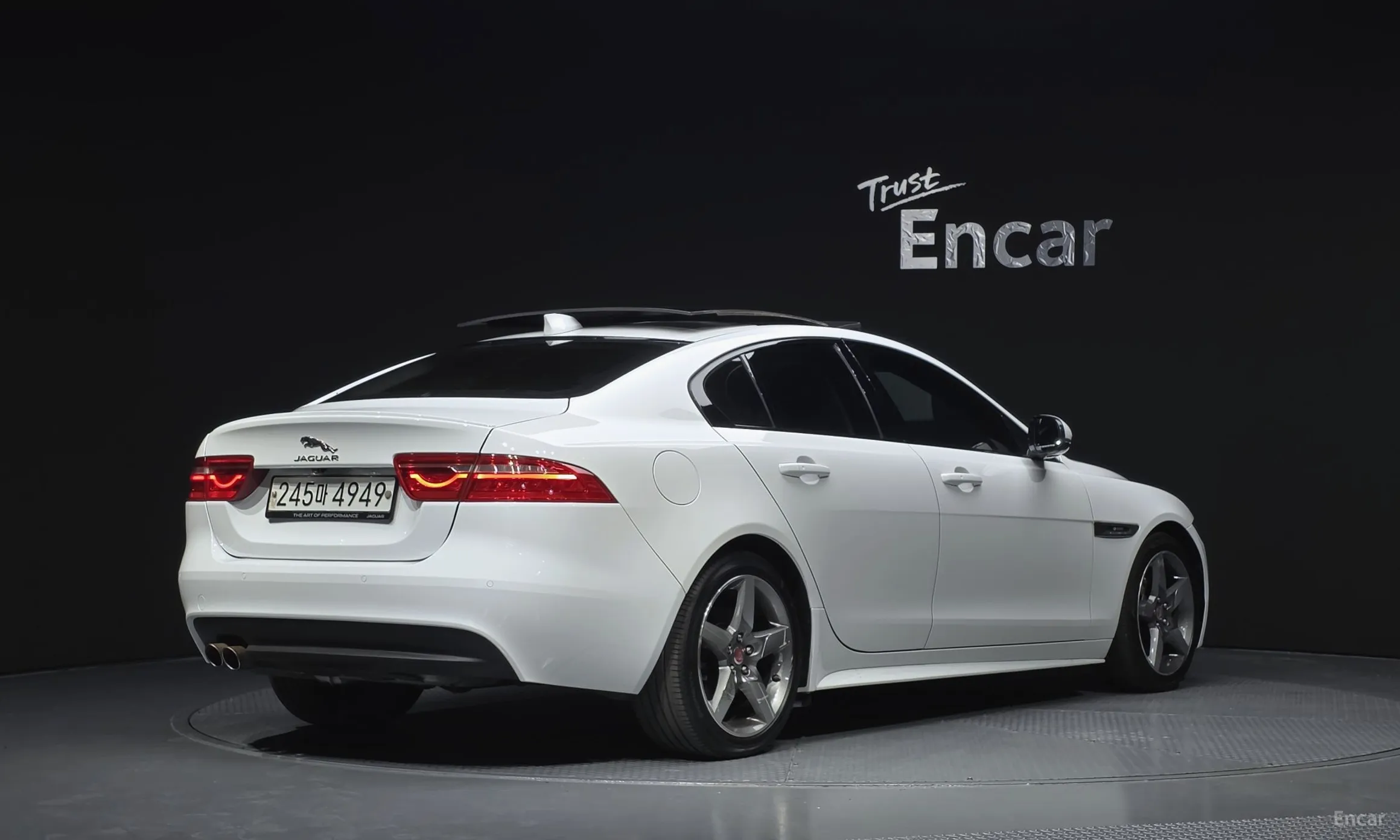 Jaguar XE превью 2