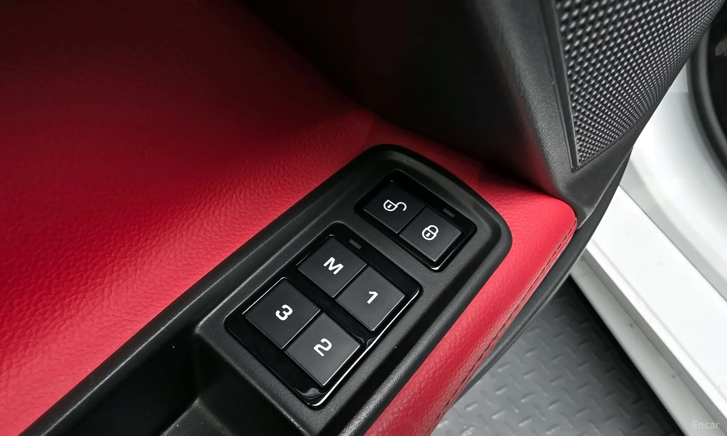 Jaguar XE превью 18