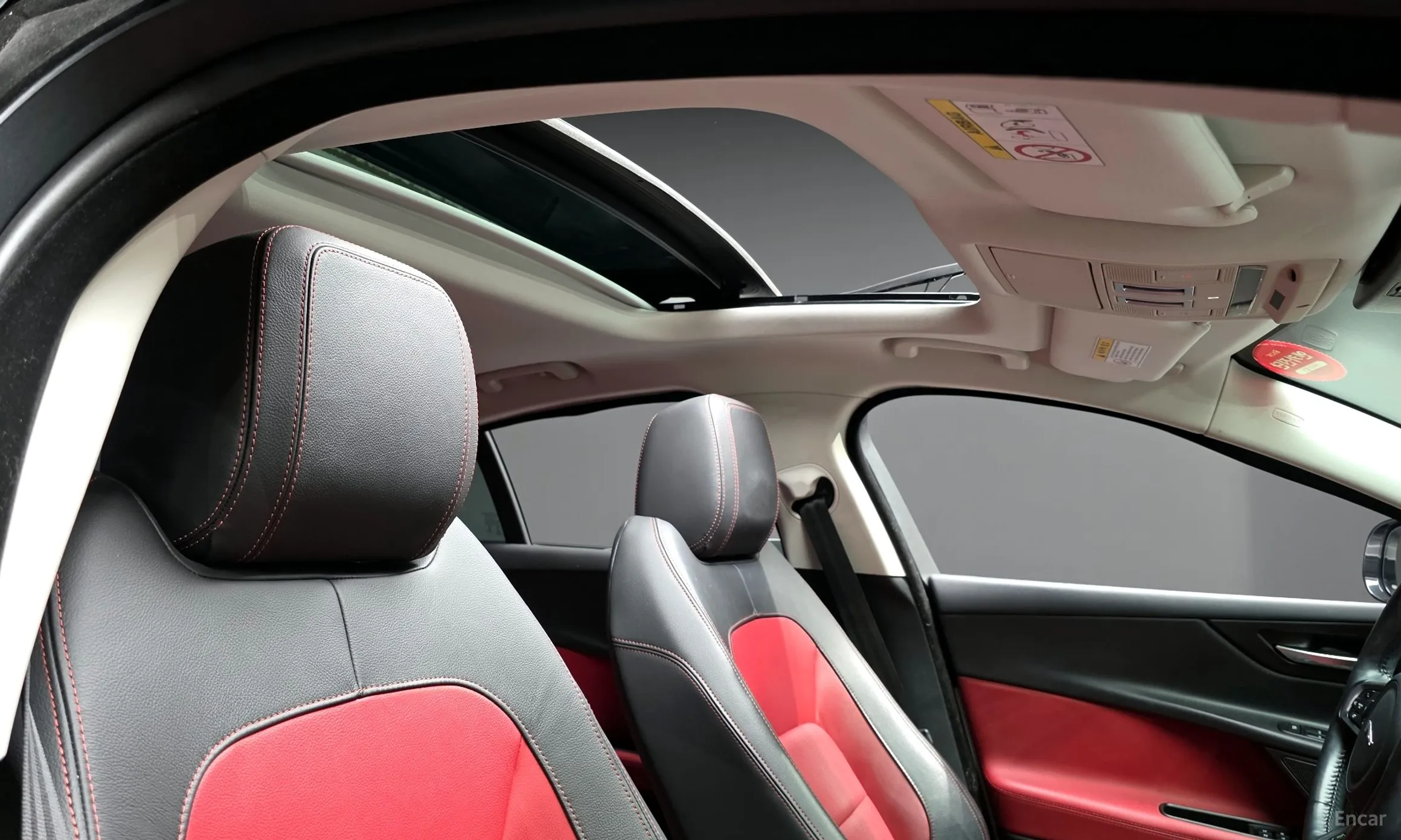 Jaguar XE превью 20