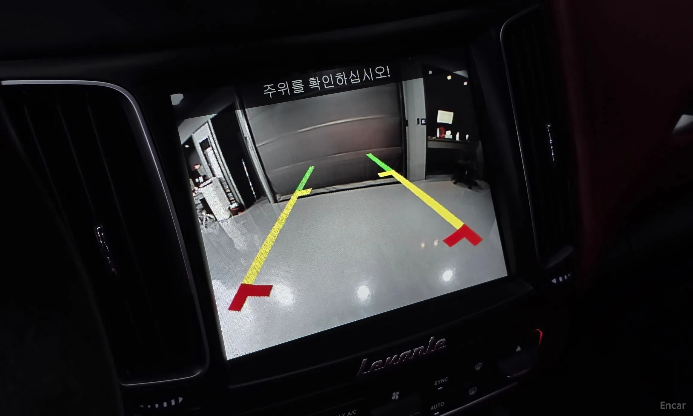 Maserati Levante превью 14