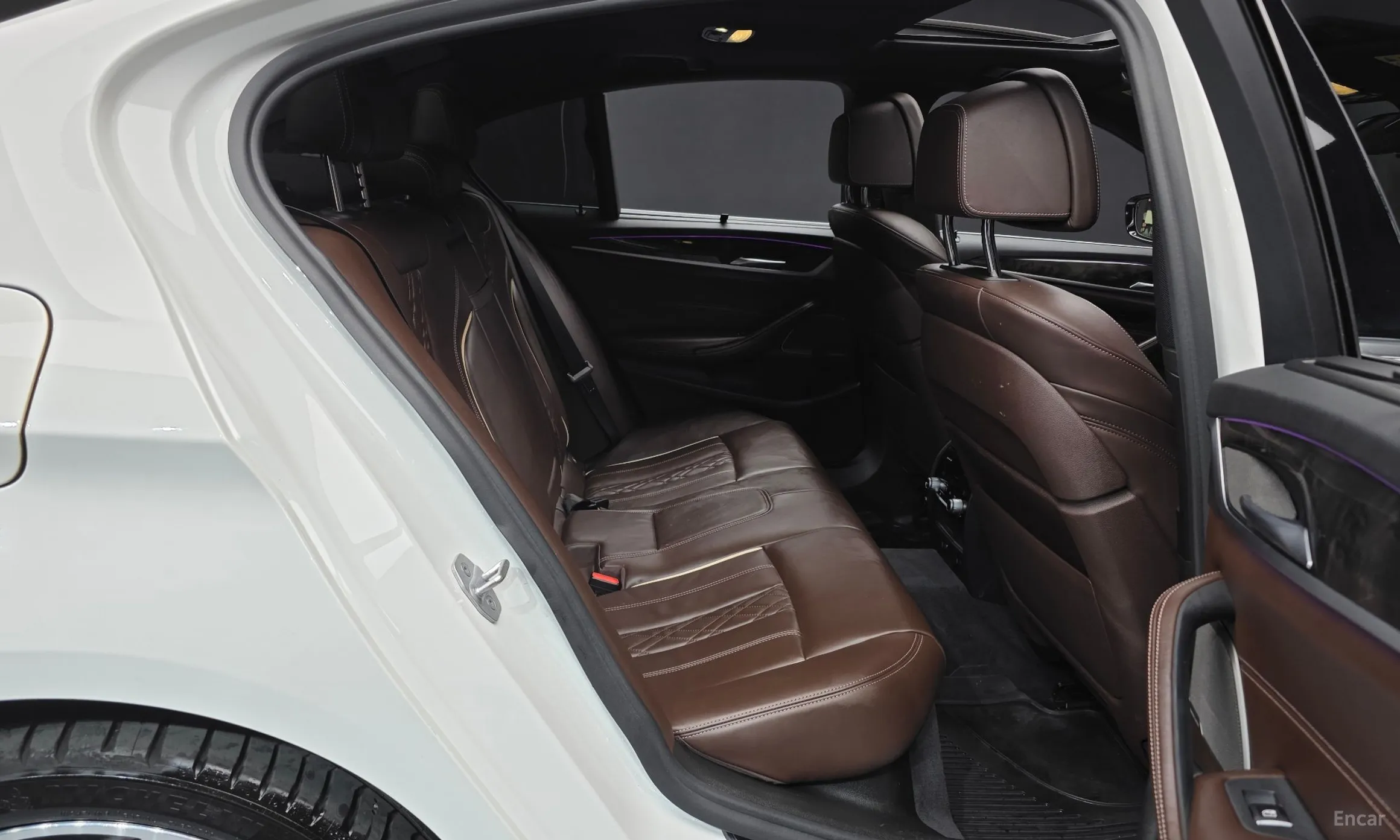 BMW 5 Series (G30) превью 11