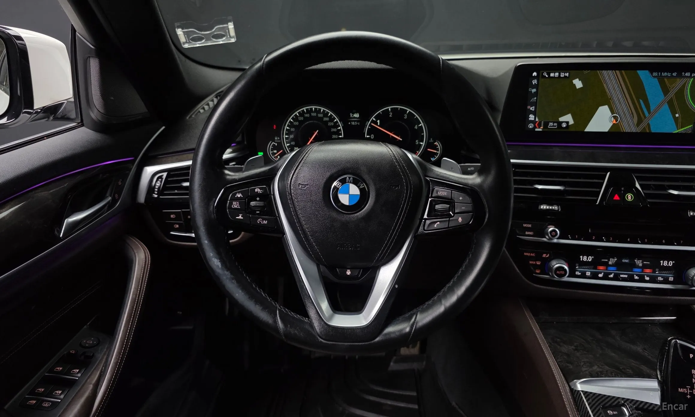 BMW 5 Series (G30) превью 13