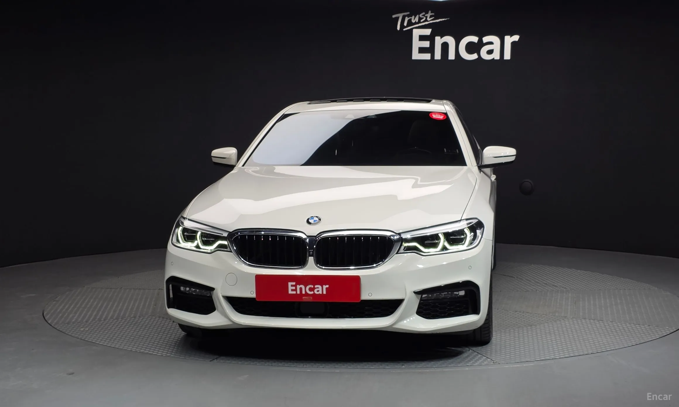 BMW 5 Series (G30) превью 3