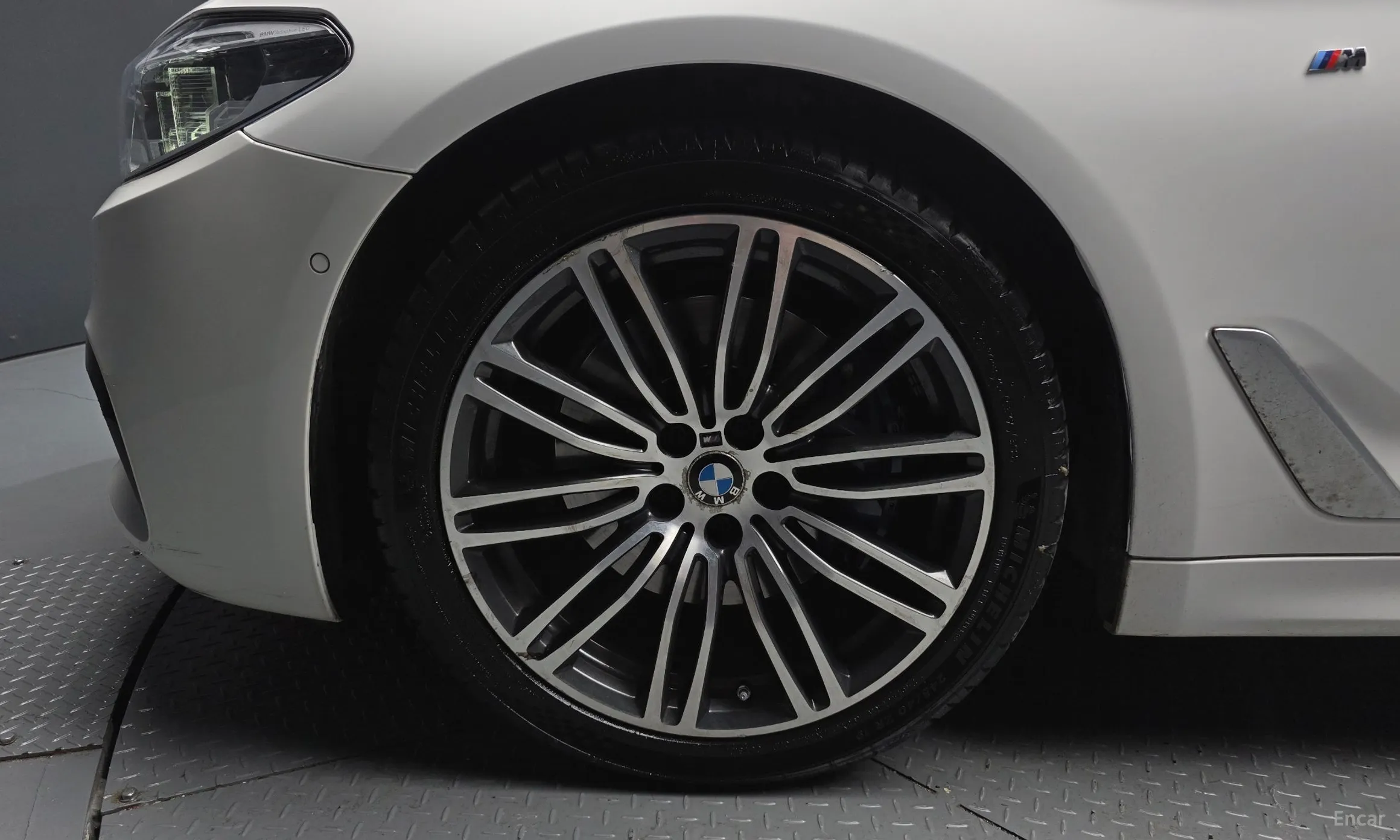 BMW 5 Series (G30) превью 5