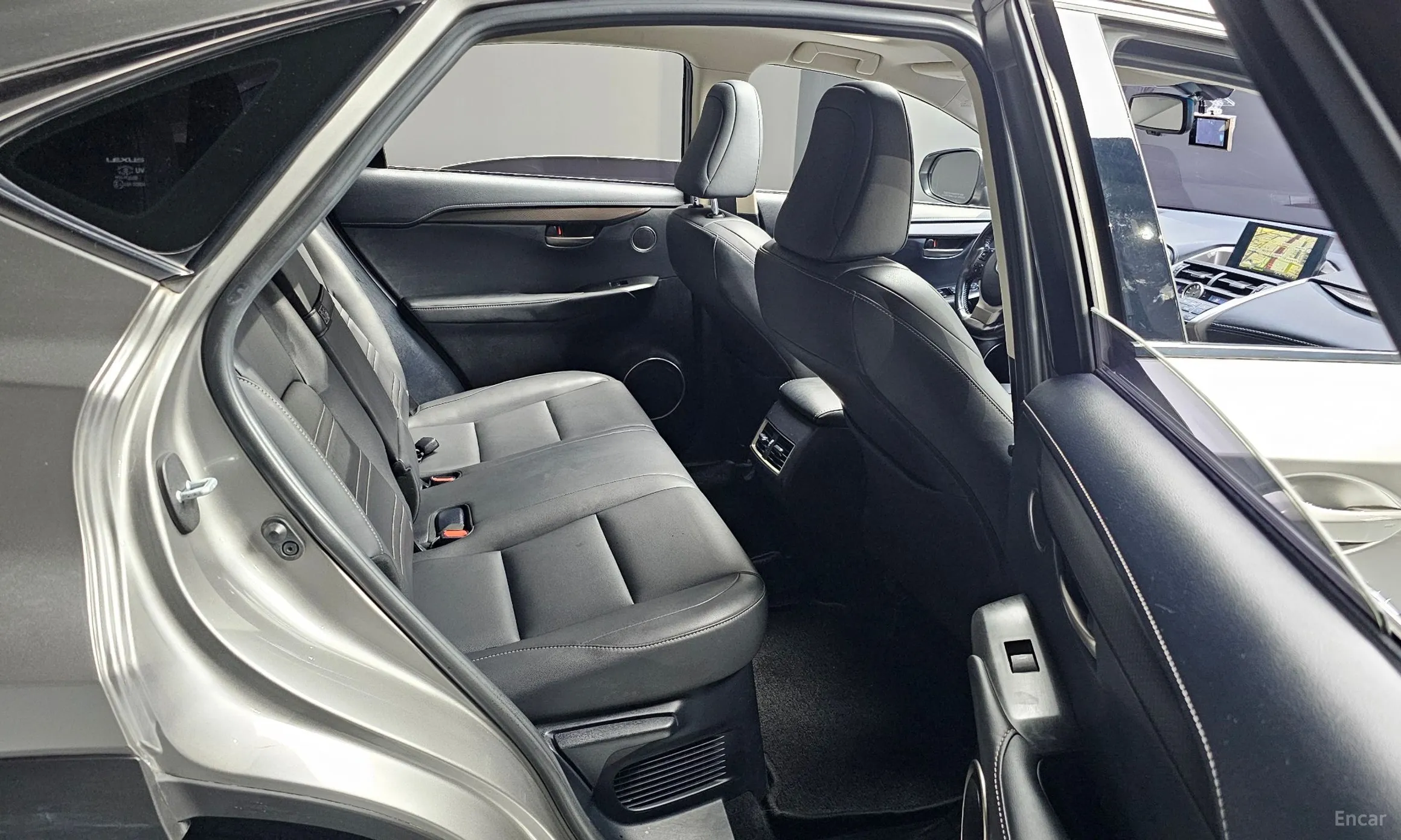 Lexus NX300h превью 12