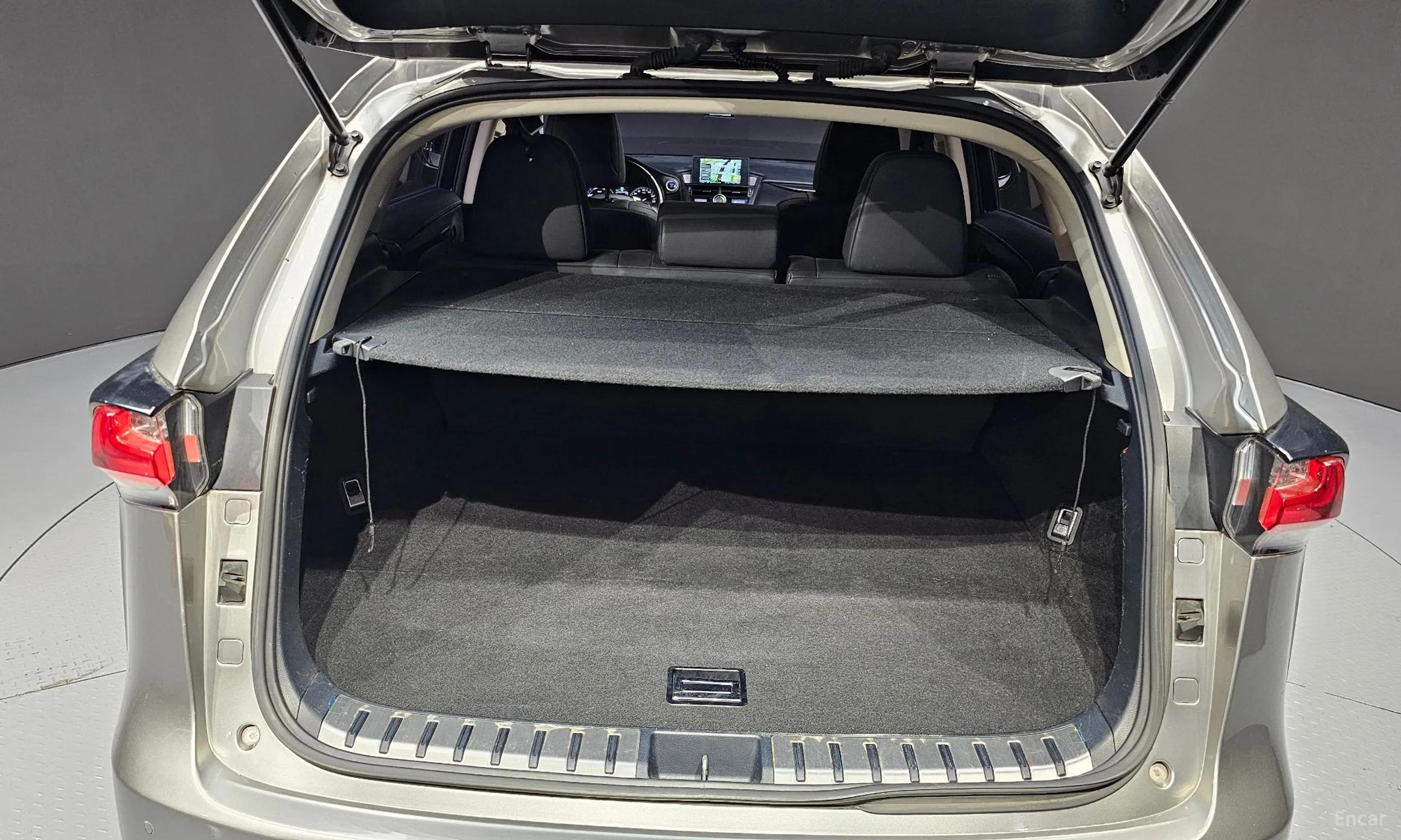 Lexus NX300h превью 20