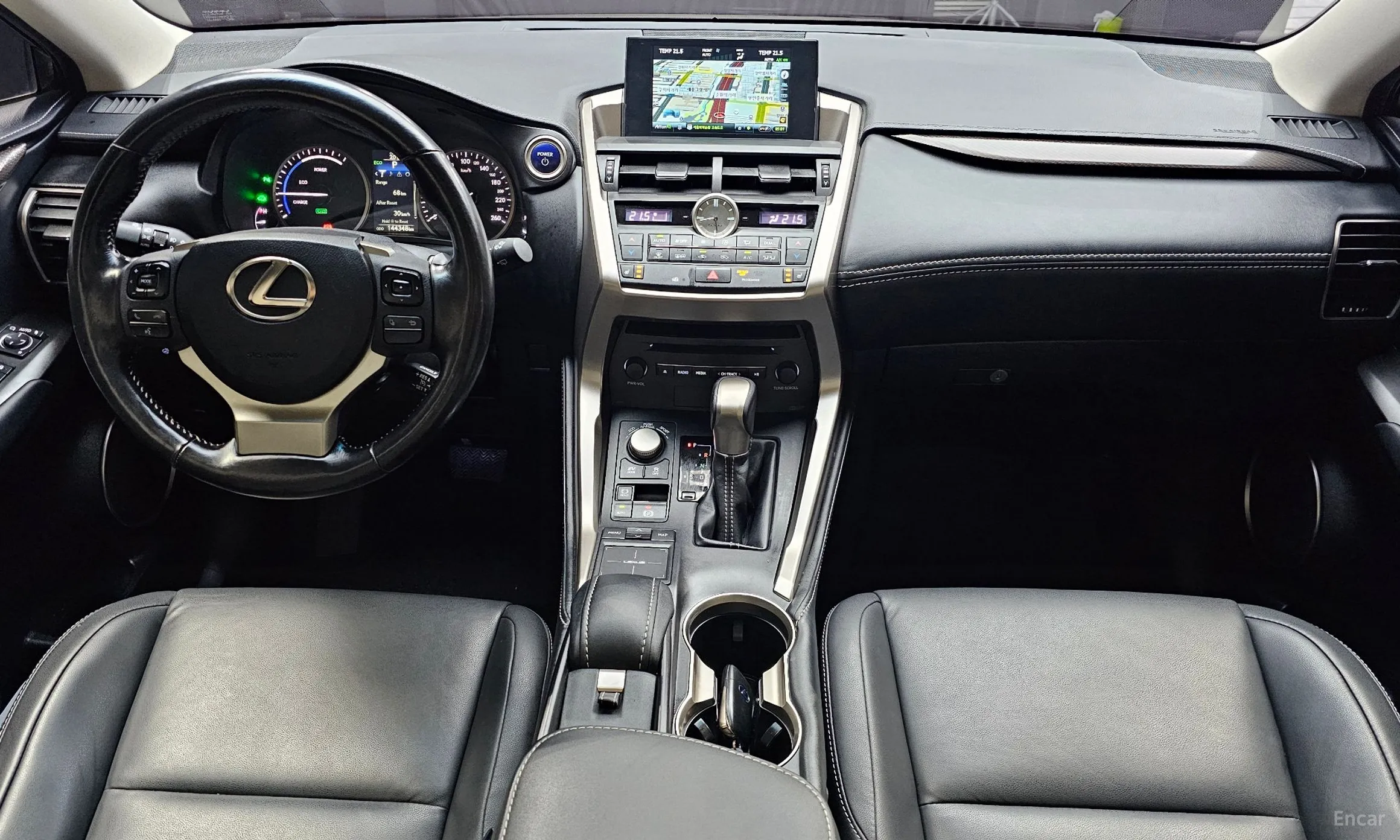 Lexus NX300h превью 7