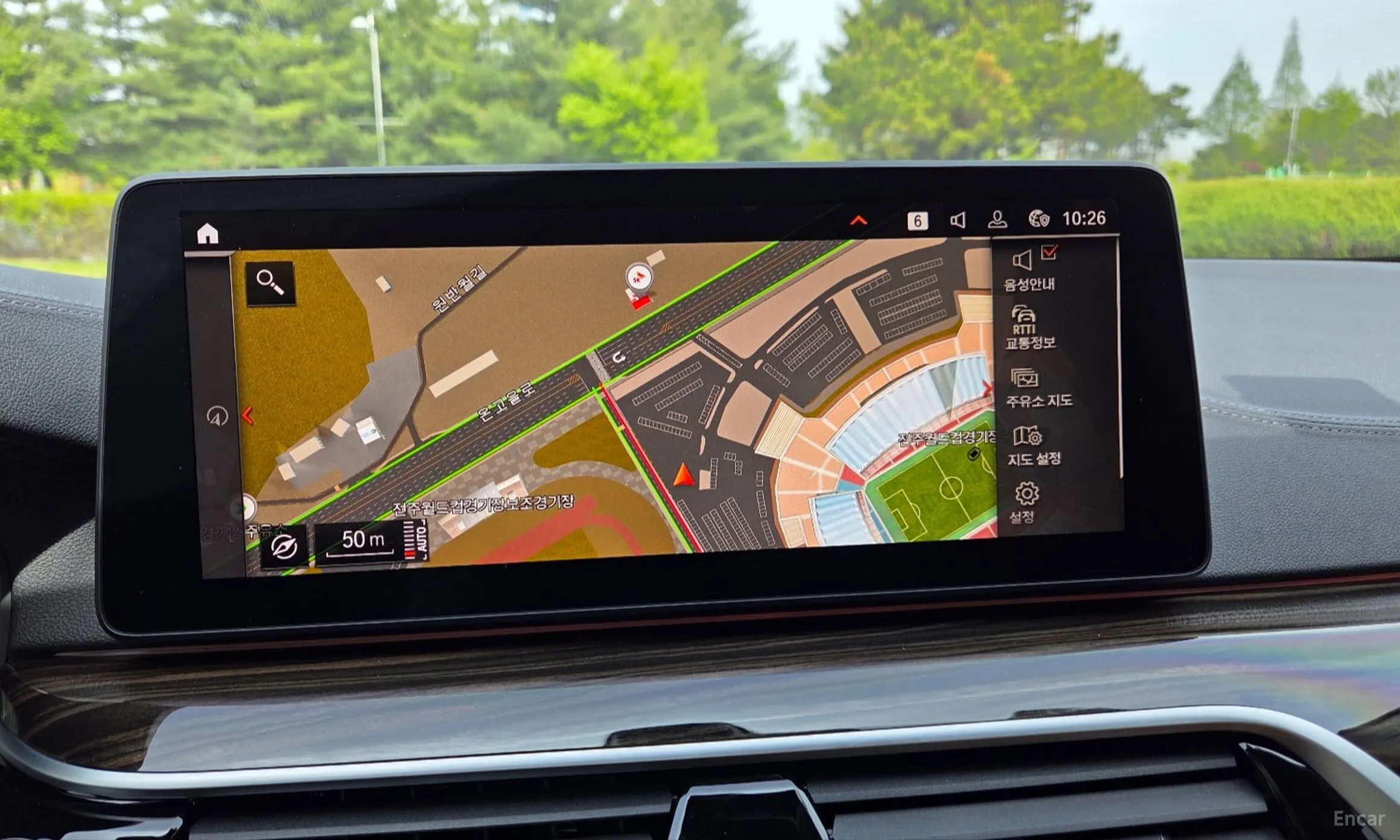 BMW 5 Series (G30) превью 13