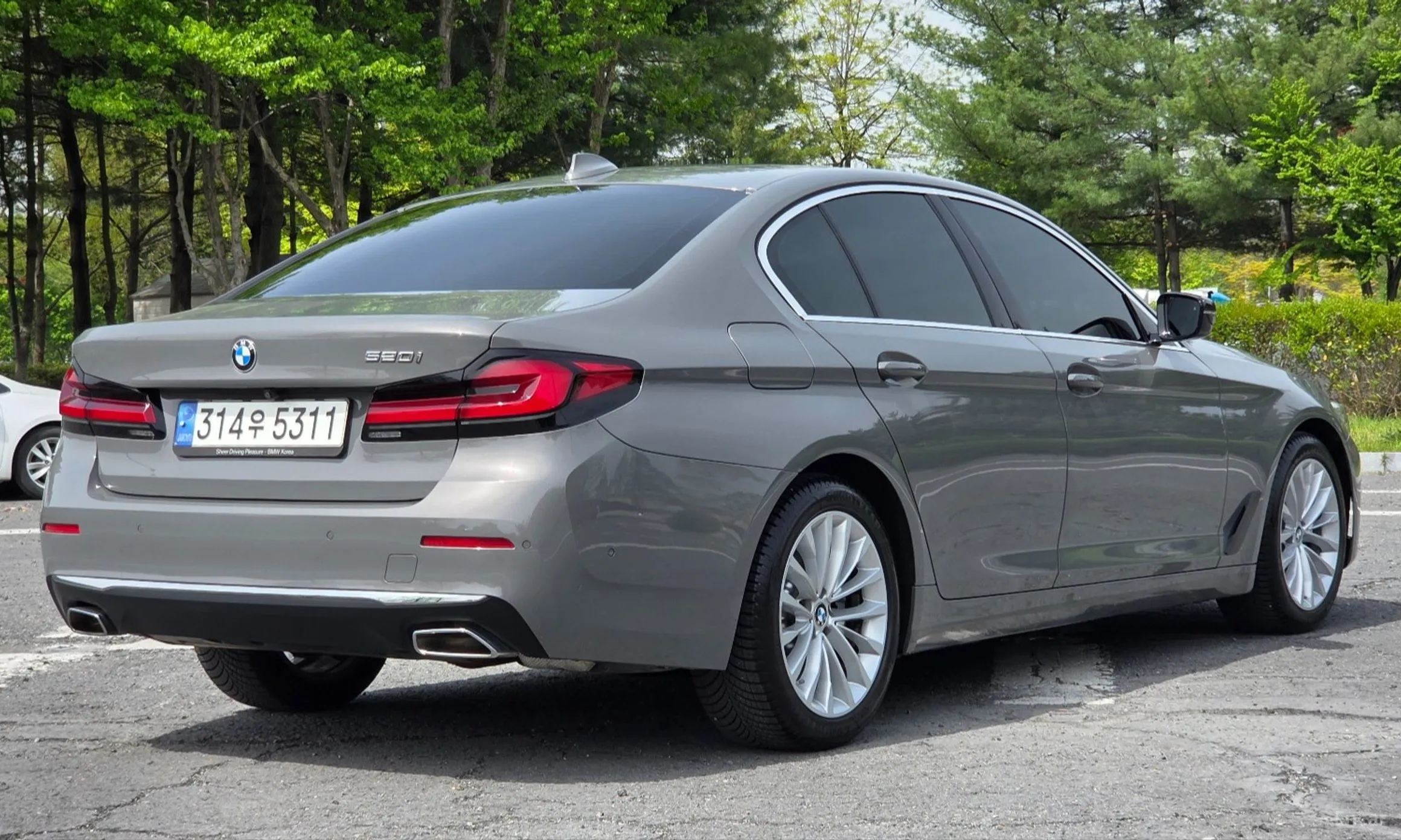 BMW 5 Series (G30) превью 2