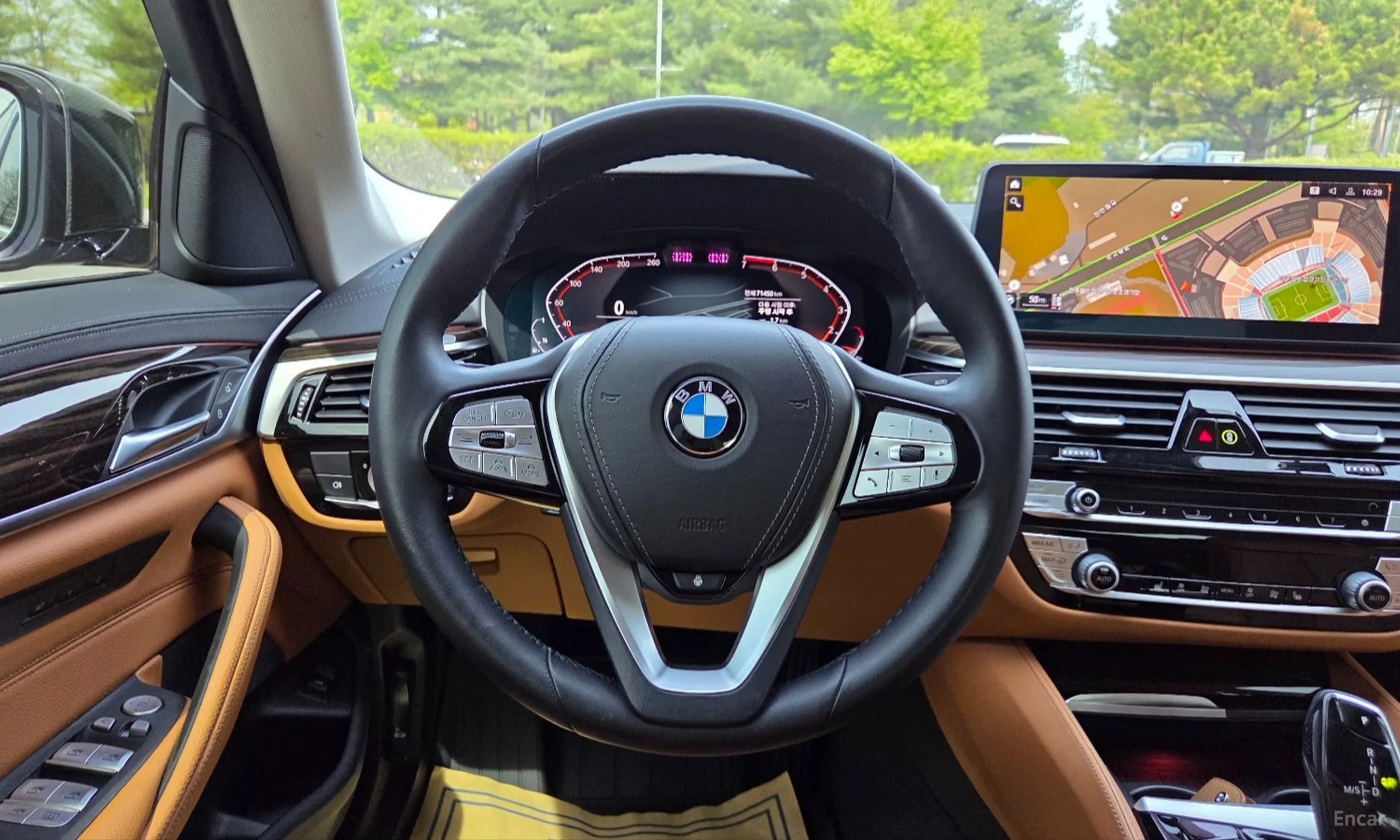 BMW 5 Series (G30) превью 16