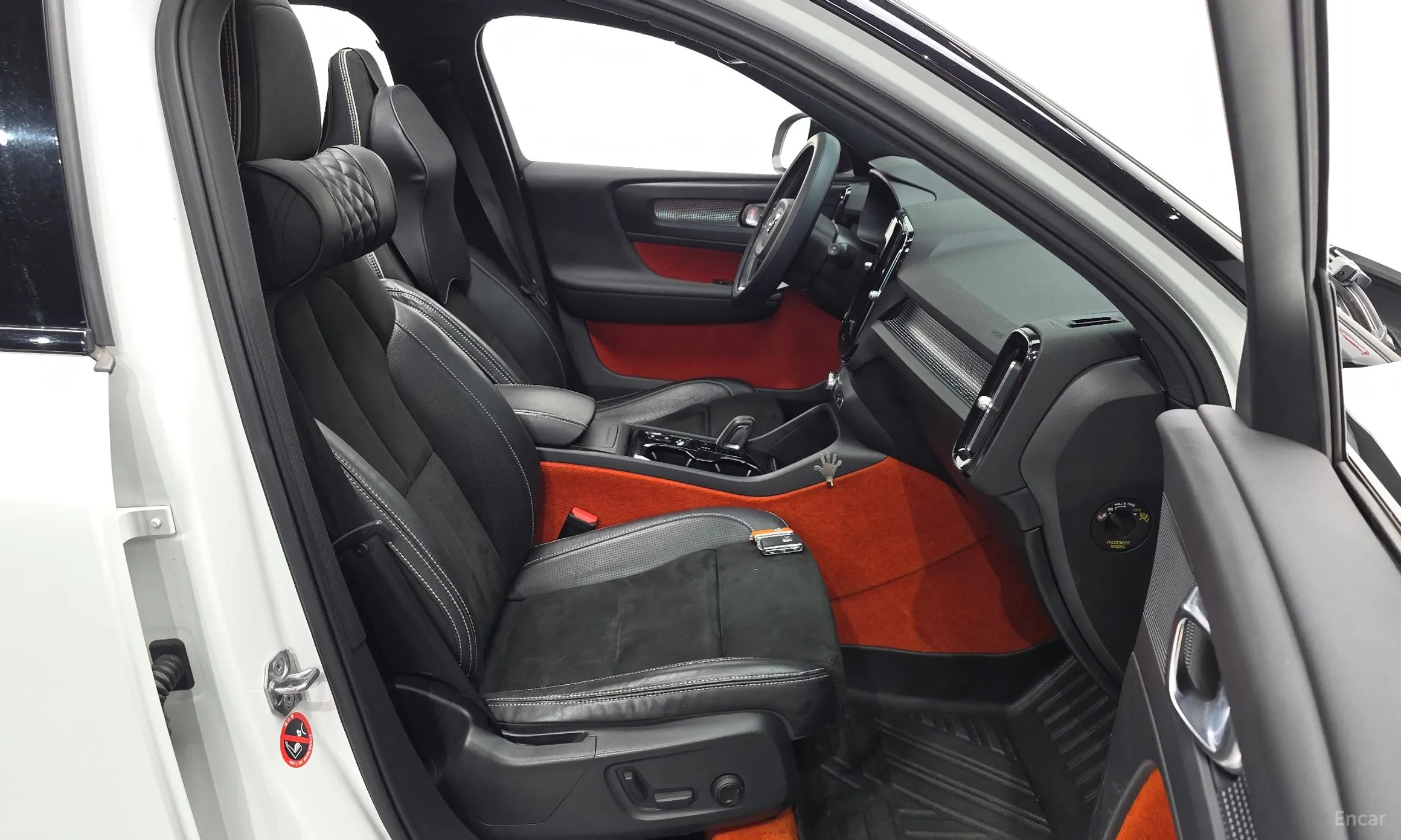 Volvo XC40 превью 10