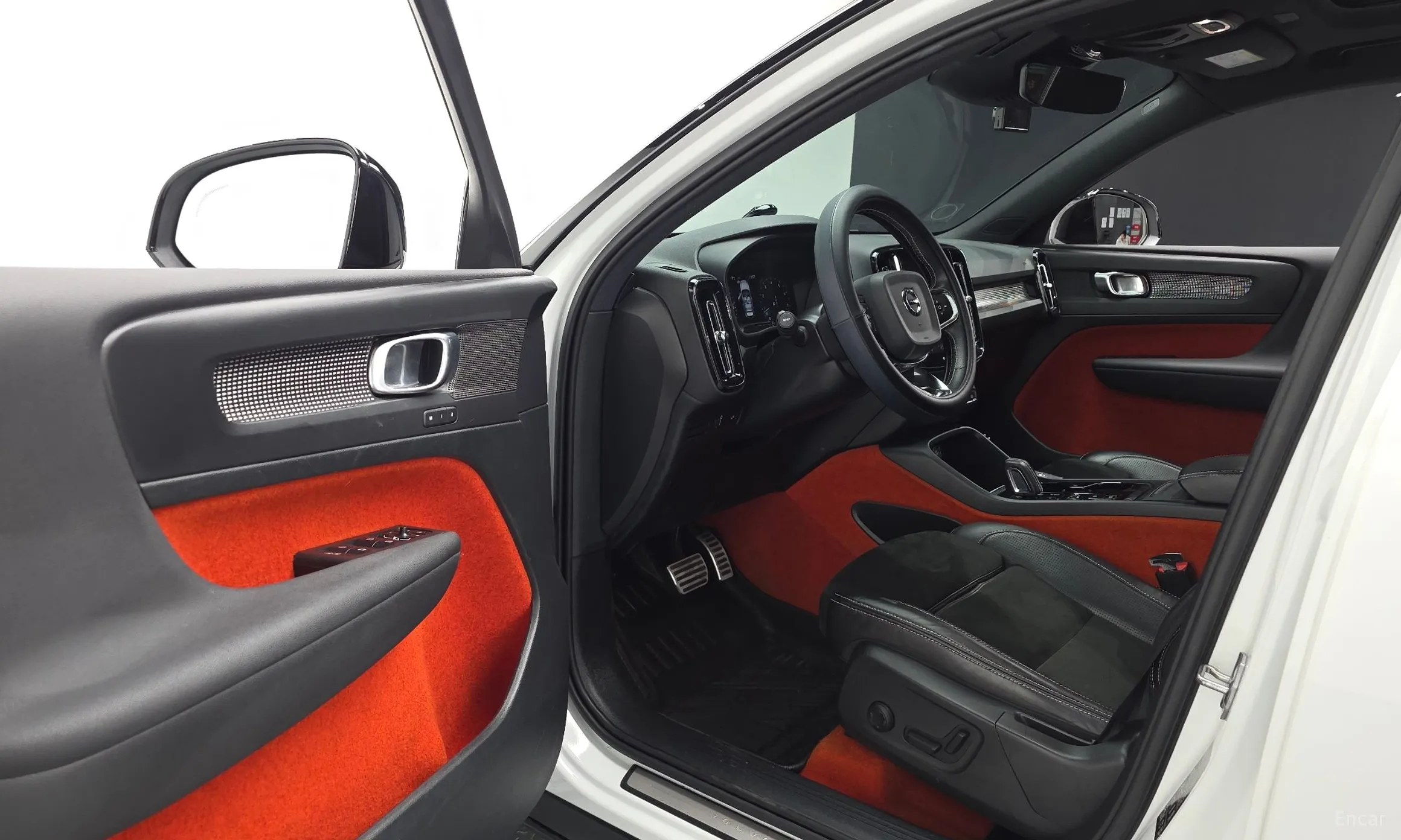 Volvo XC40 превью 11