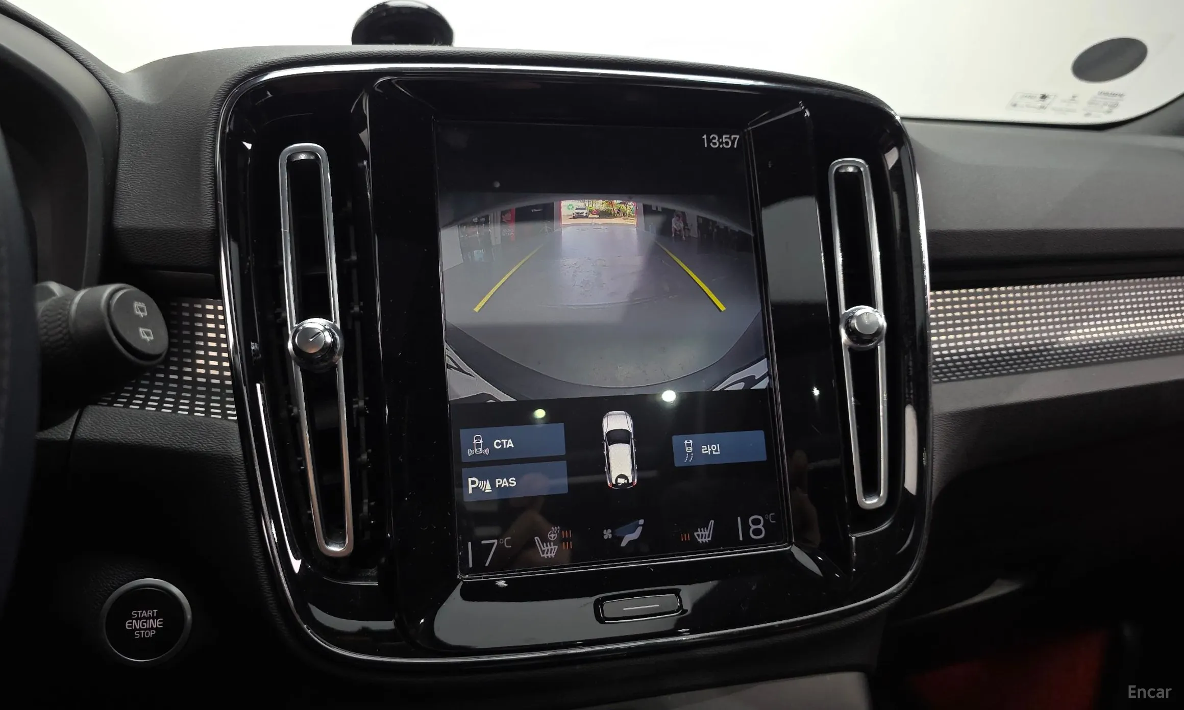 Volvo XC40 превью 15