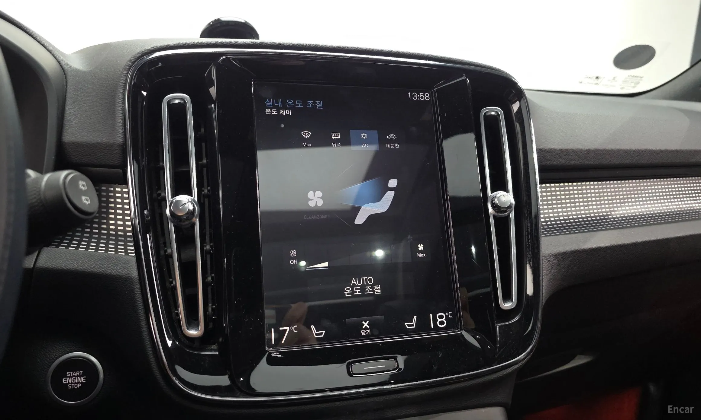 Volvo XC40 превью 16