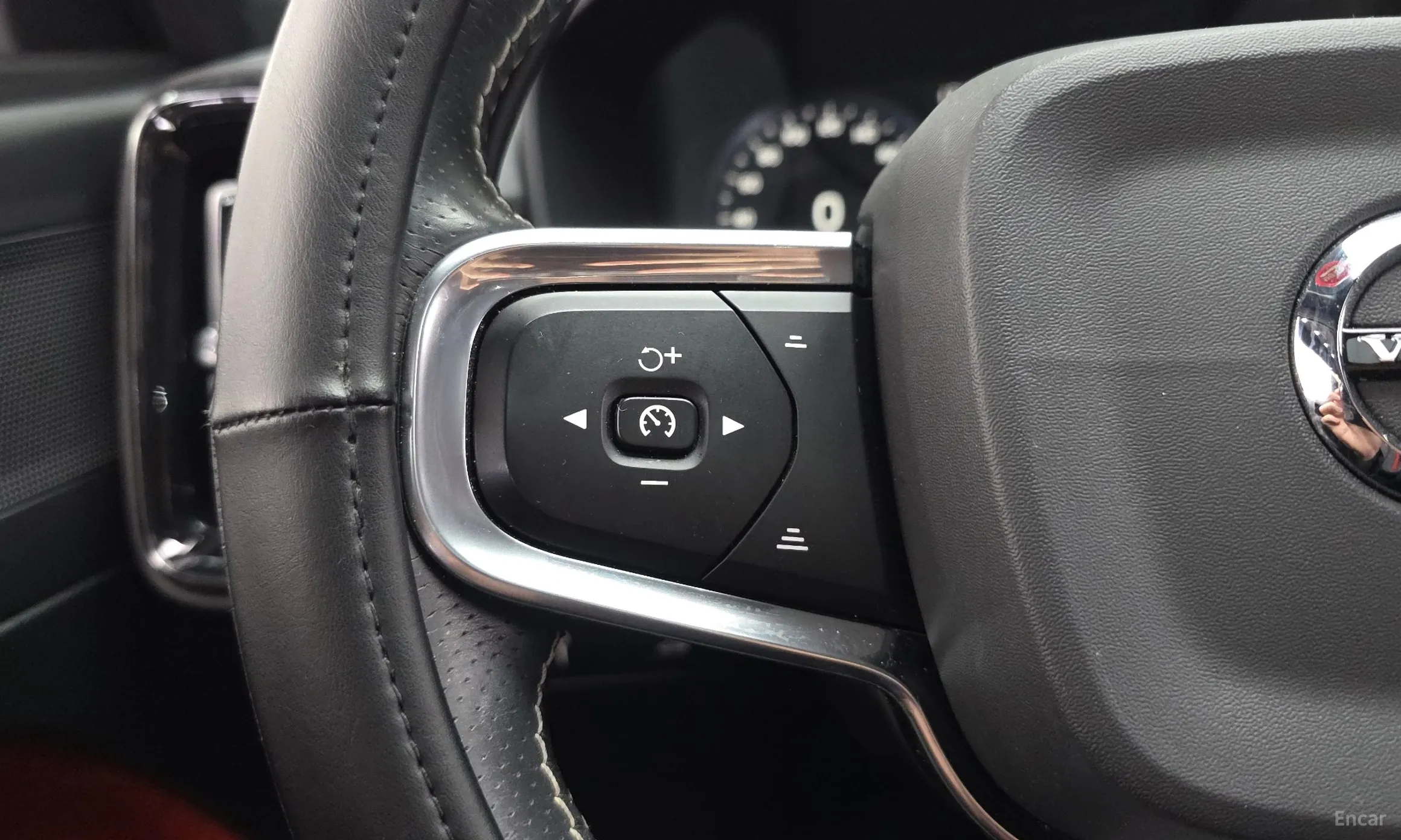 Volvo XC40 превью 17
