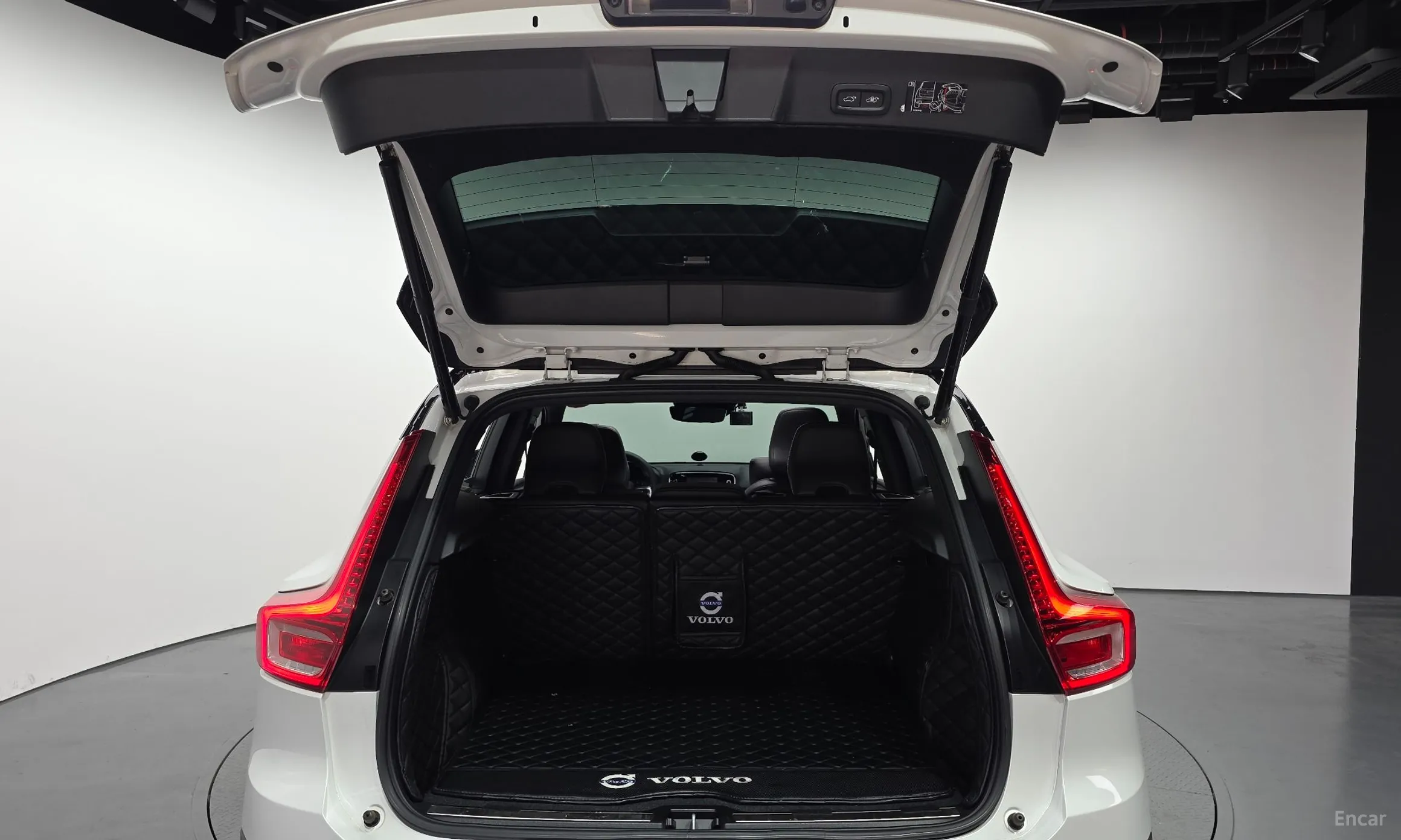Volvo XC40 превью 20