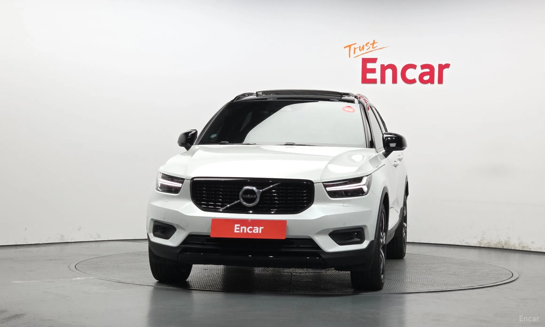 Volvo XC40 превью 3