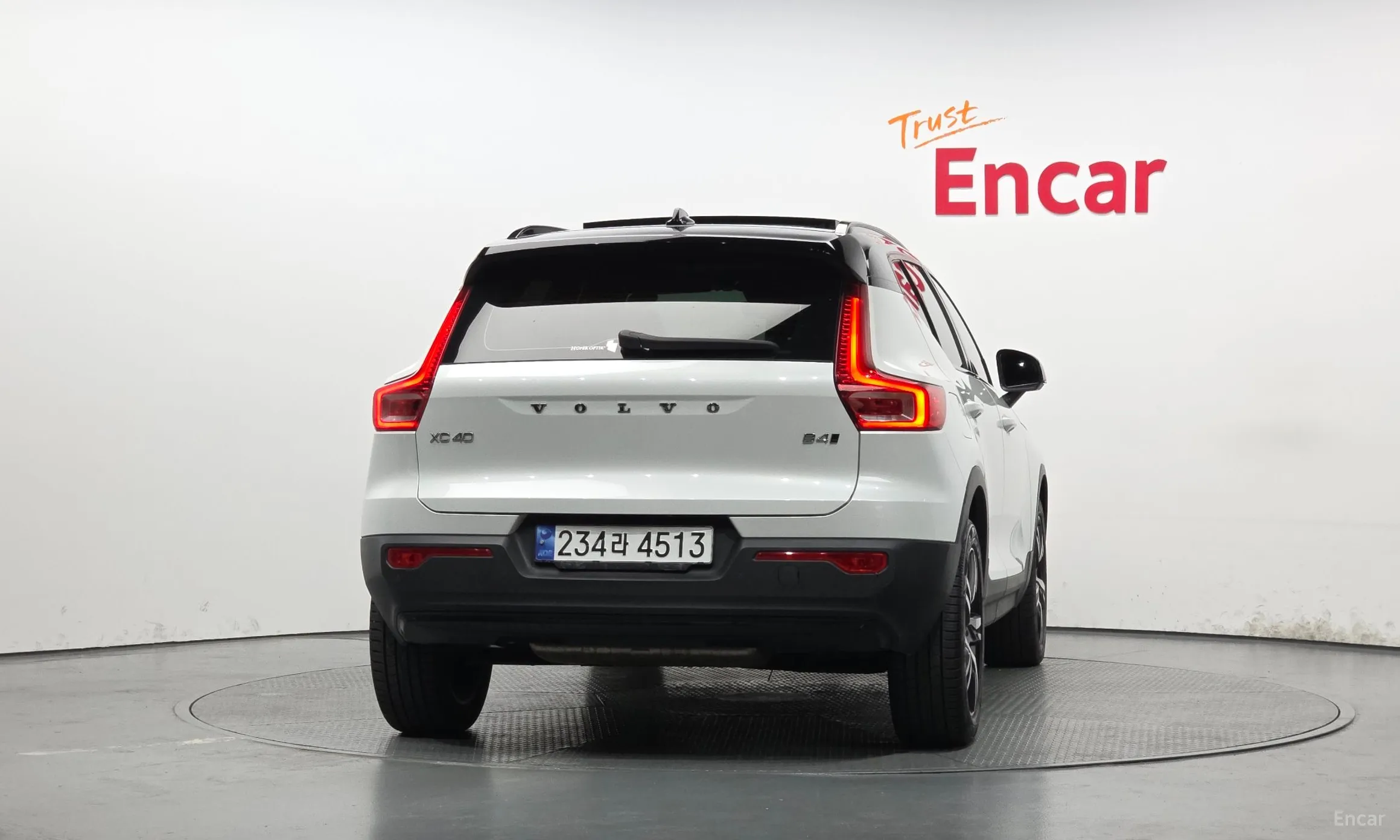 Volvo XC40 превью 4