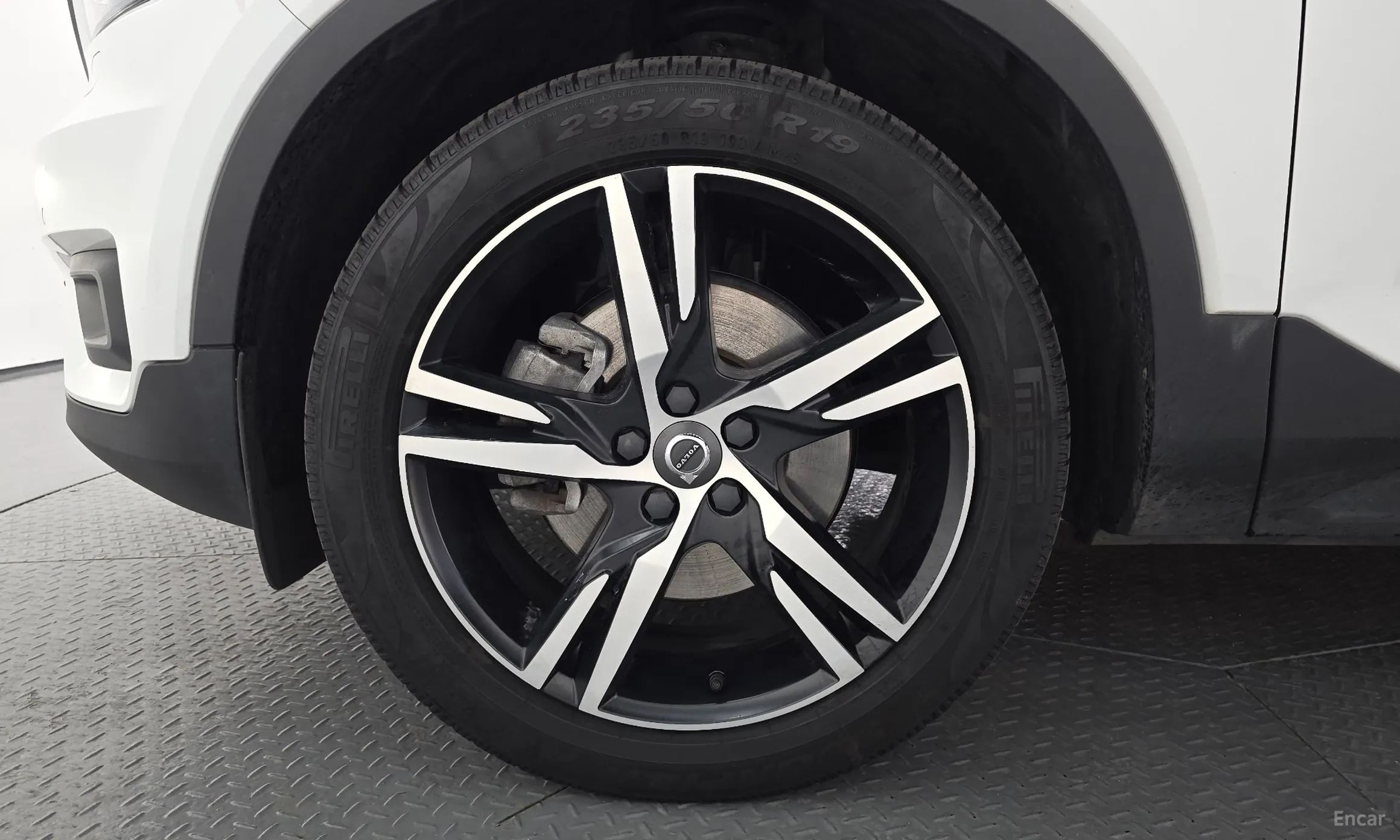 Volvo XC40 превью 5