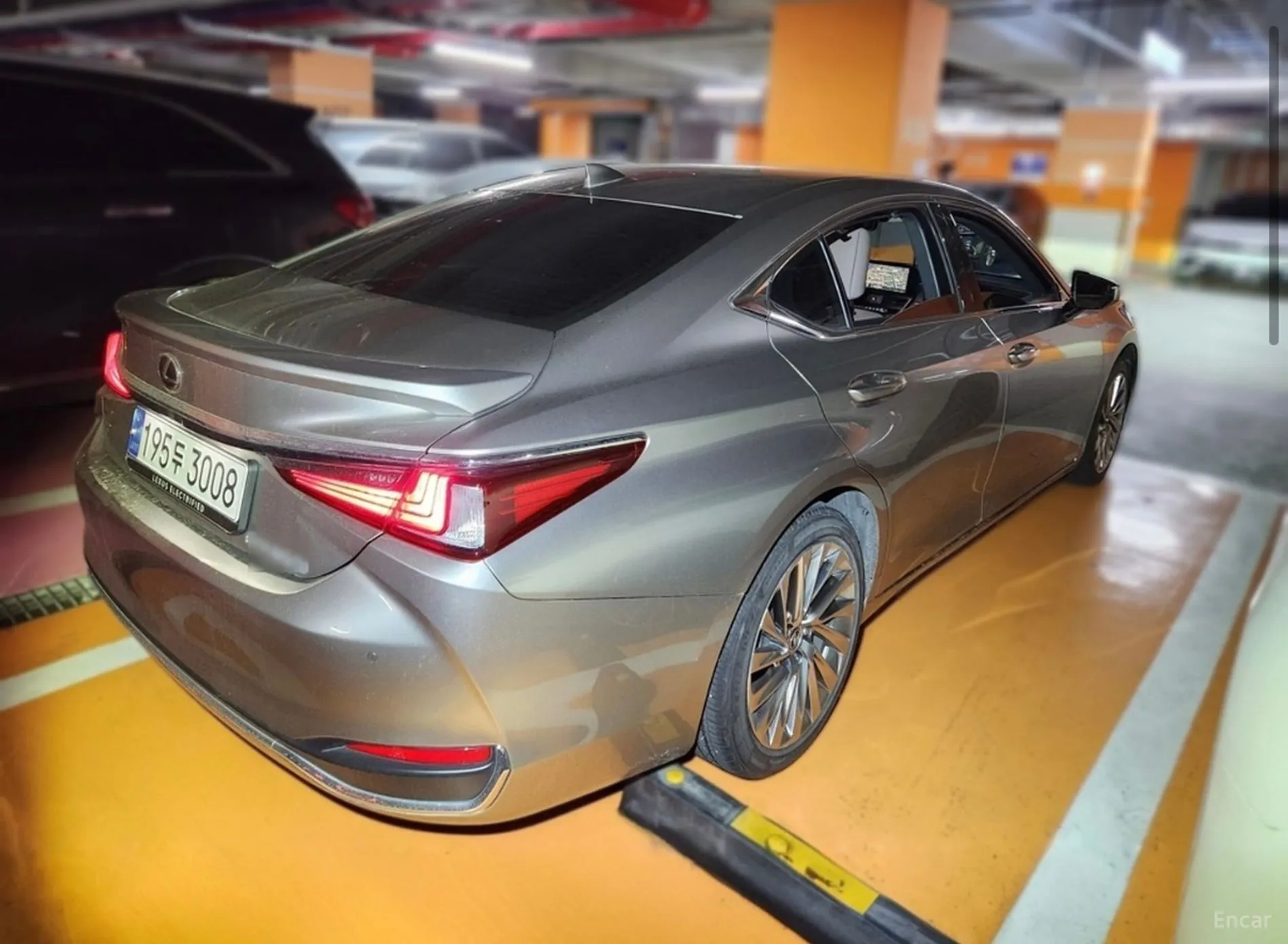 Lexus ES300h 7th Generation превью 4
