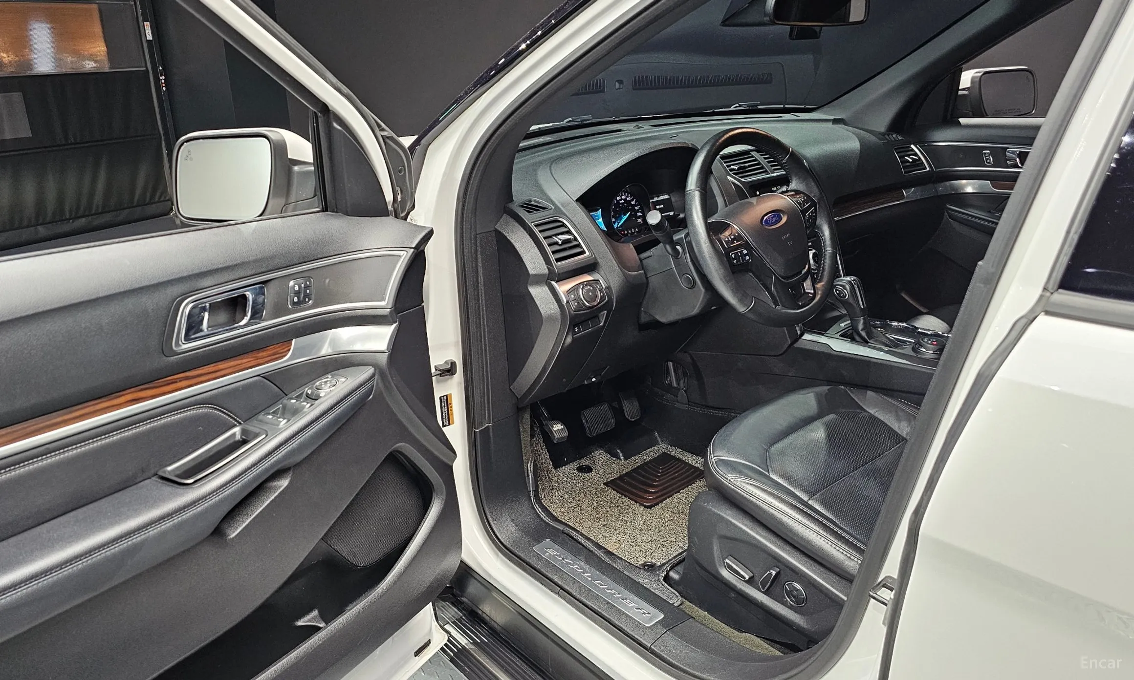 Ford Explorer превью 10