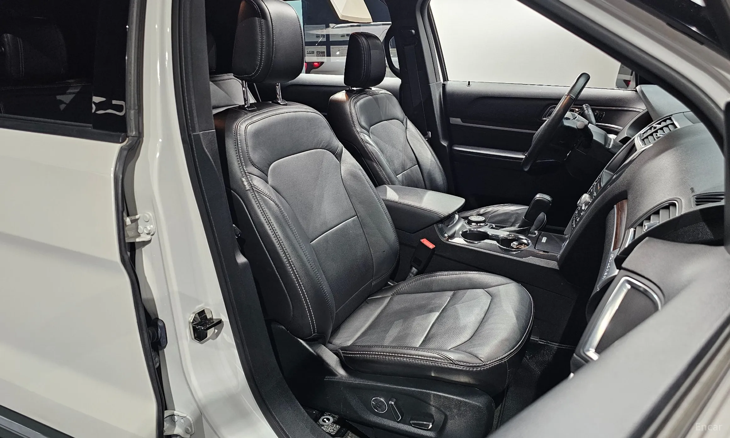 Ford Explorer превью 11