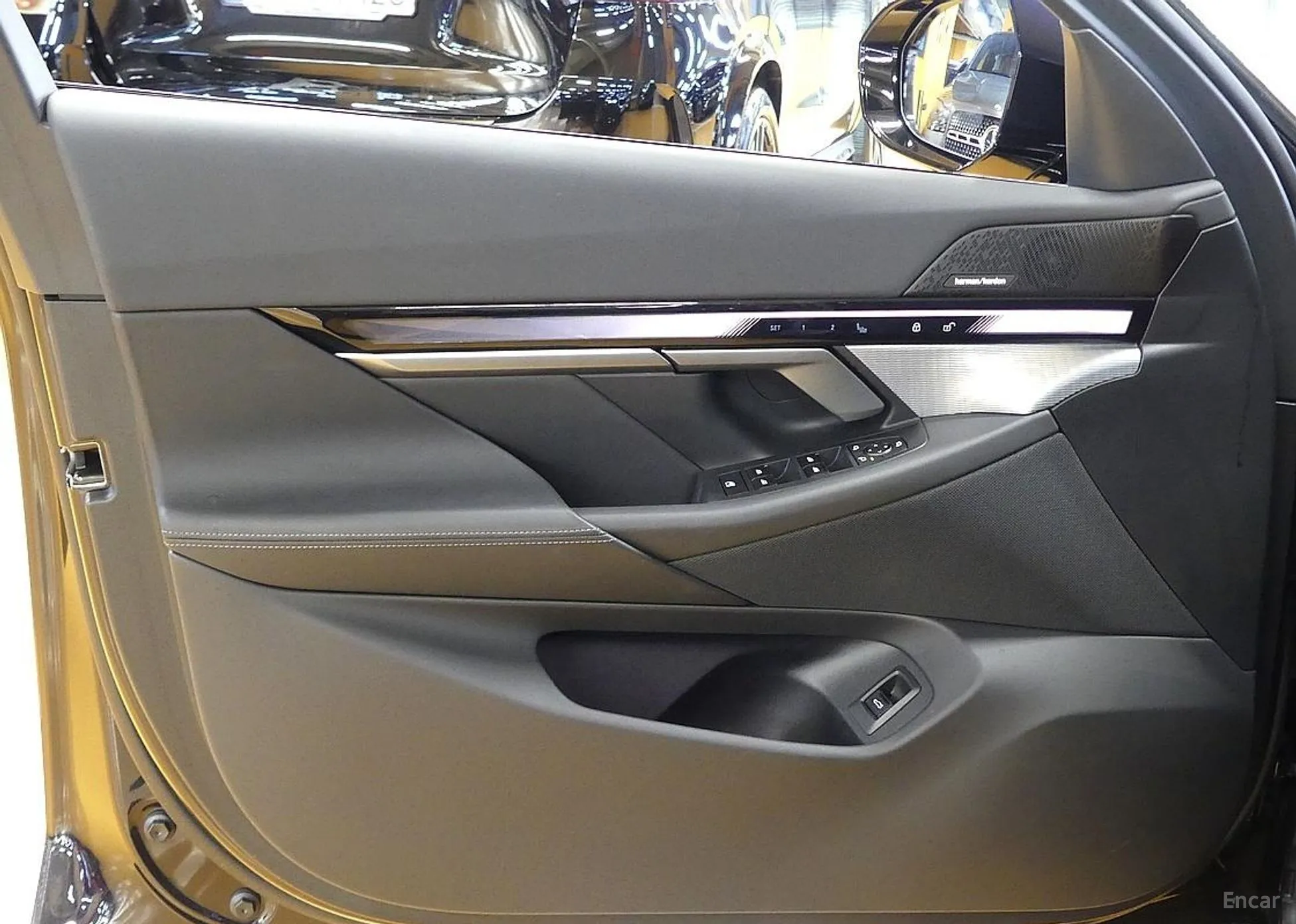 BMW 5 Series (G60) превью 11