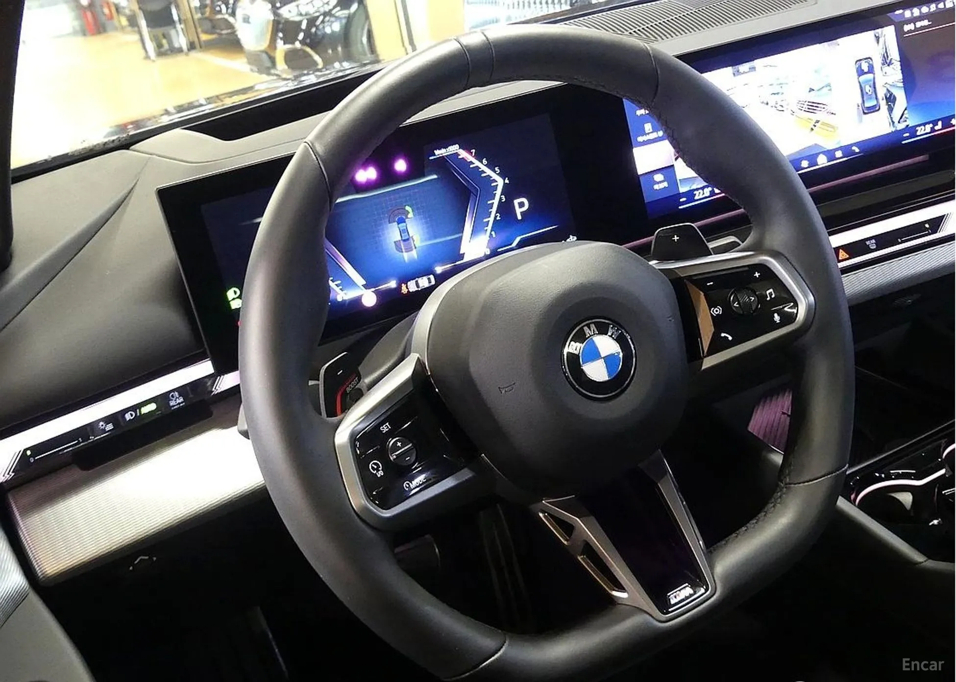 BMW 5 Series (G60) превью 12