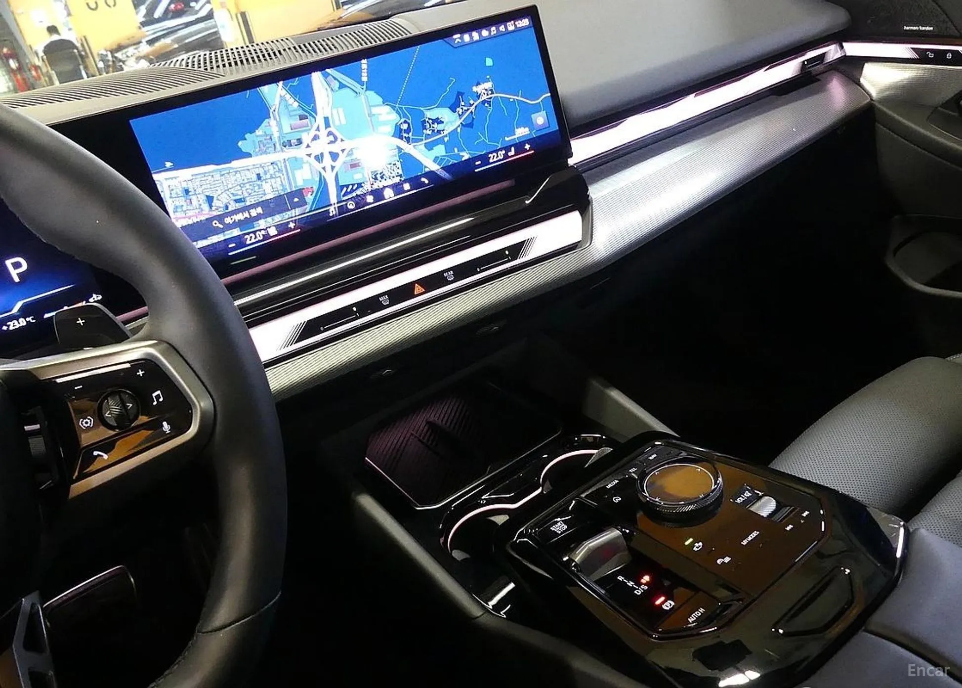 BMW 5 Series (G60) превью 14