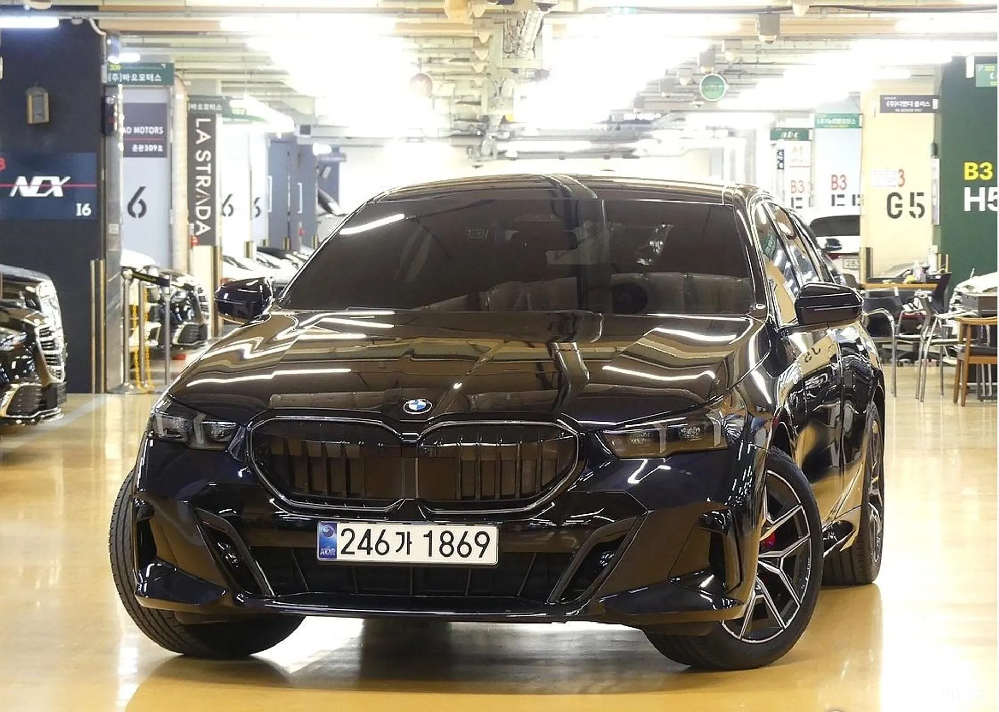 BMW 5 Series (G60) превью 3