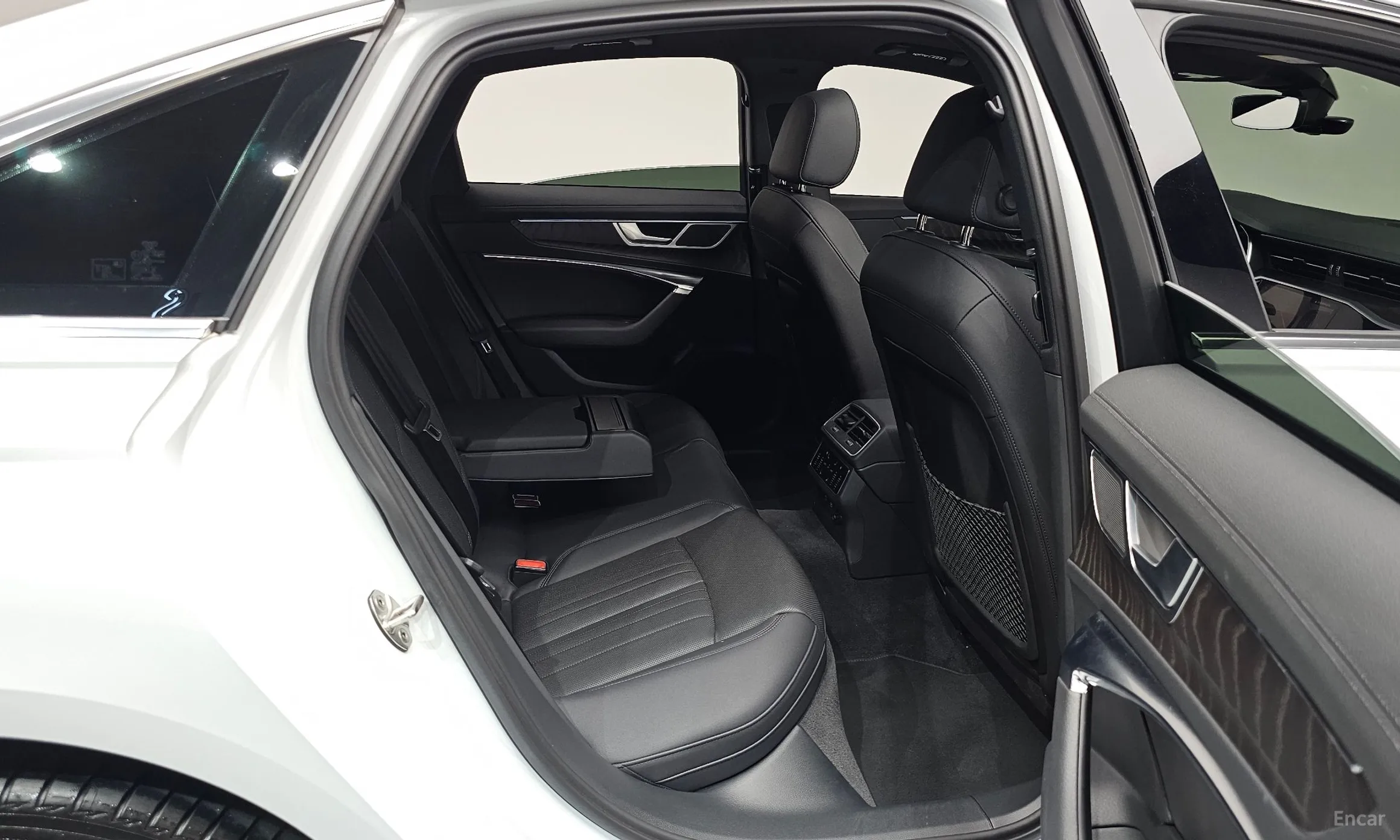 Audi A6 (C8) превью 11
