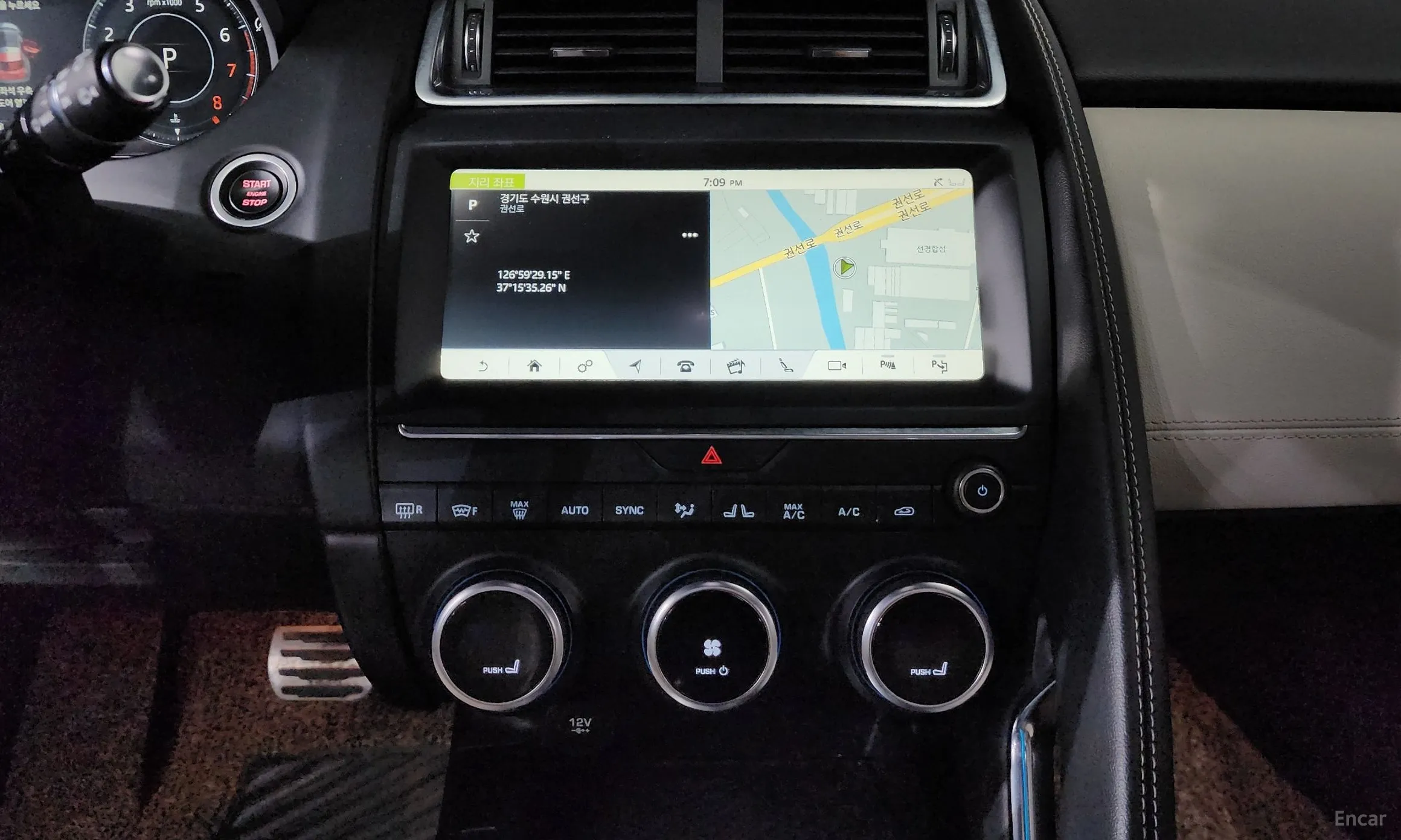 Jaguar E-PACE превью 13