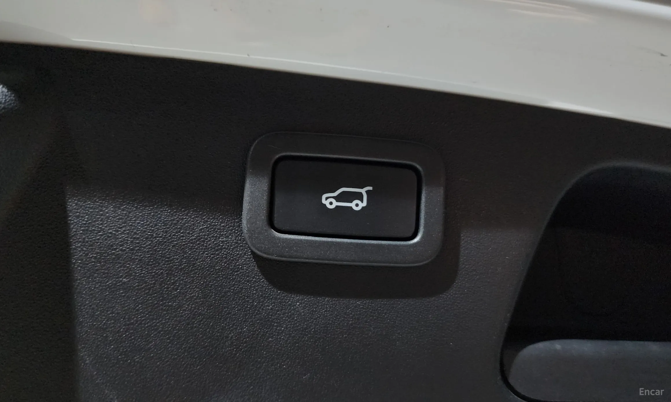 Jaguar E-PACE превью 19