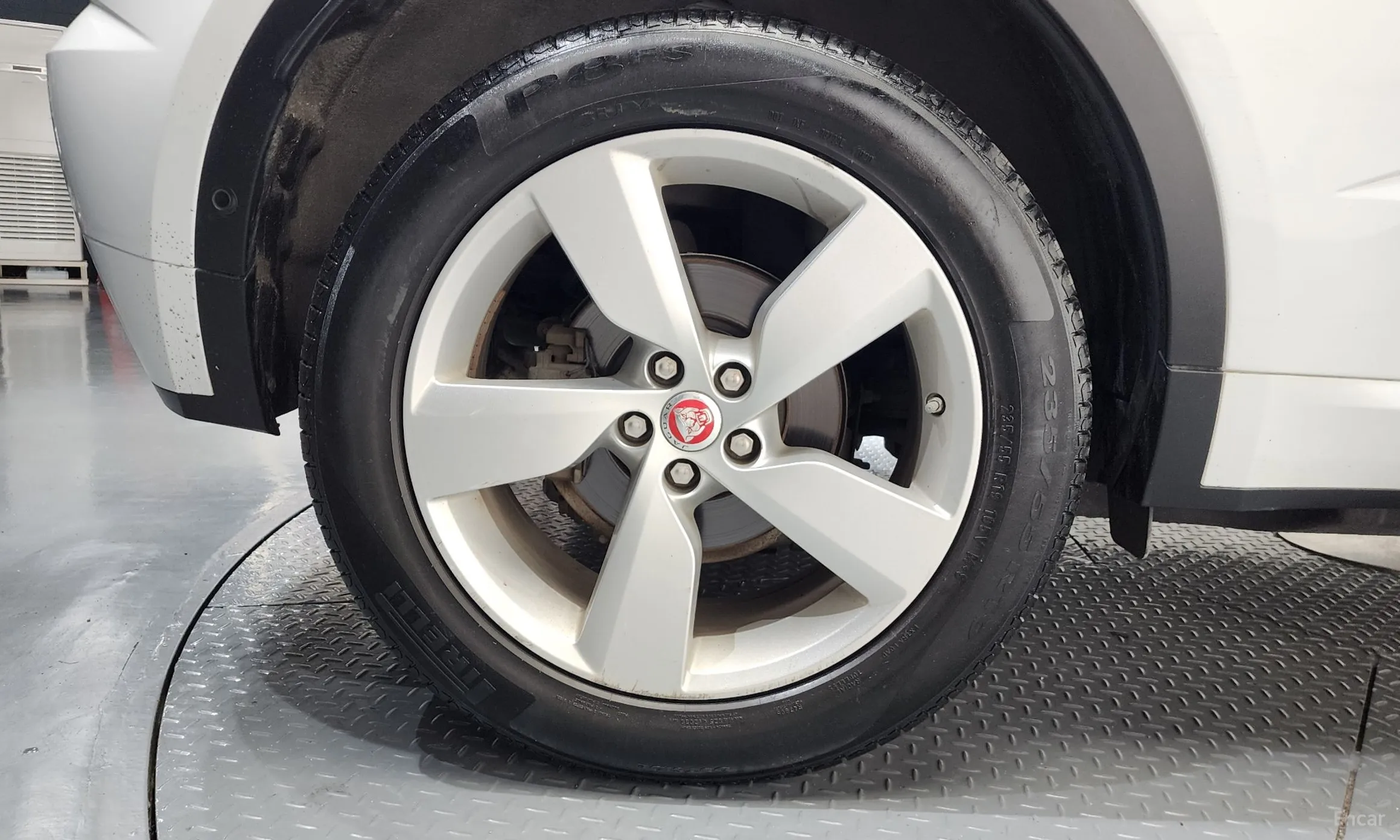 Jaguar E-PACE превью 5