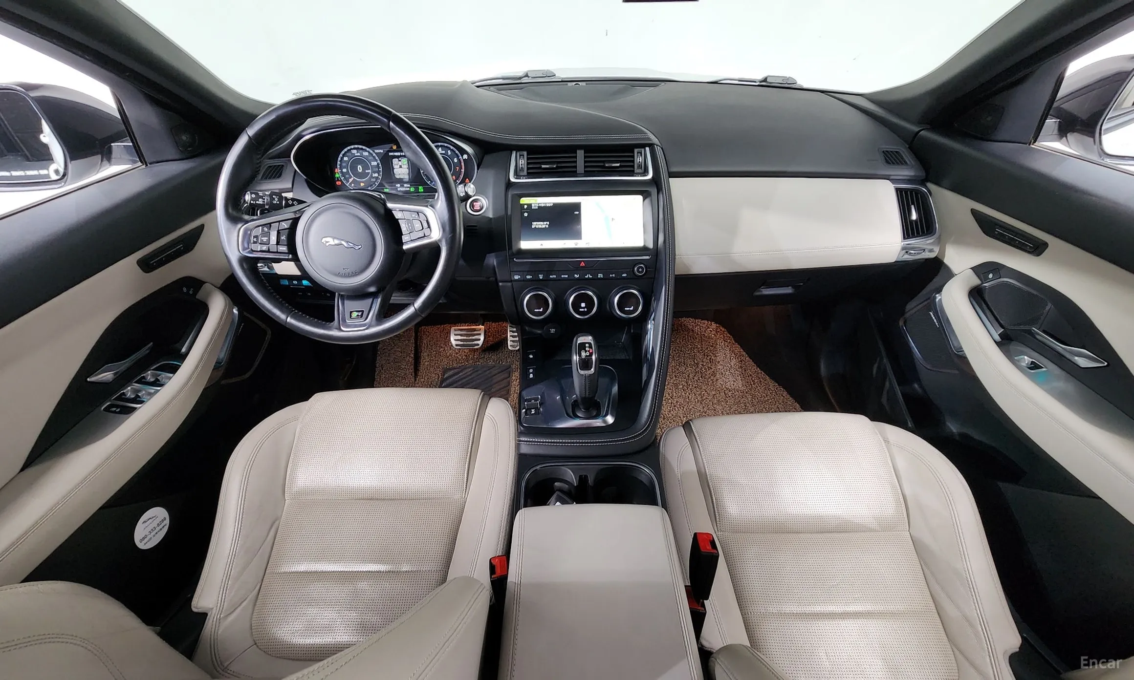 Jaguar E-PACE превью 7