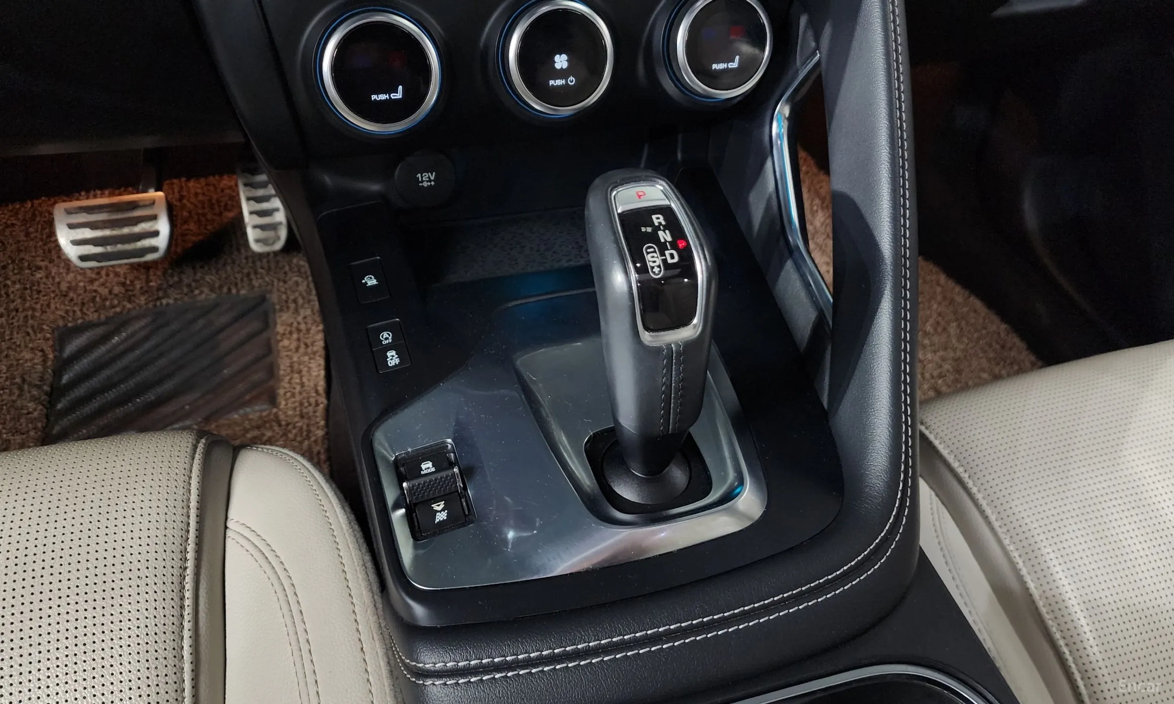 Jaguar E-PACE превью 9