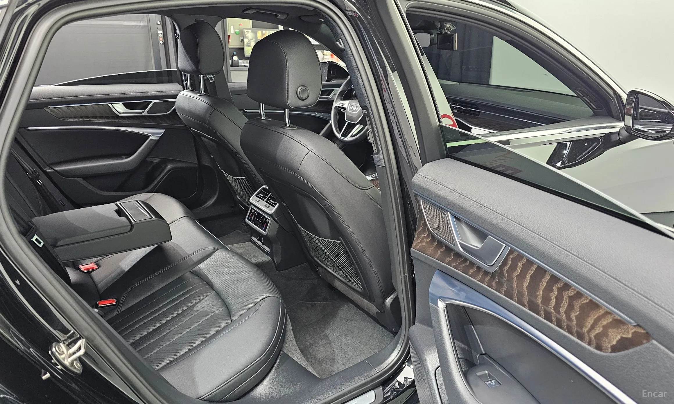Audi A6 (C8) превью 11