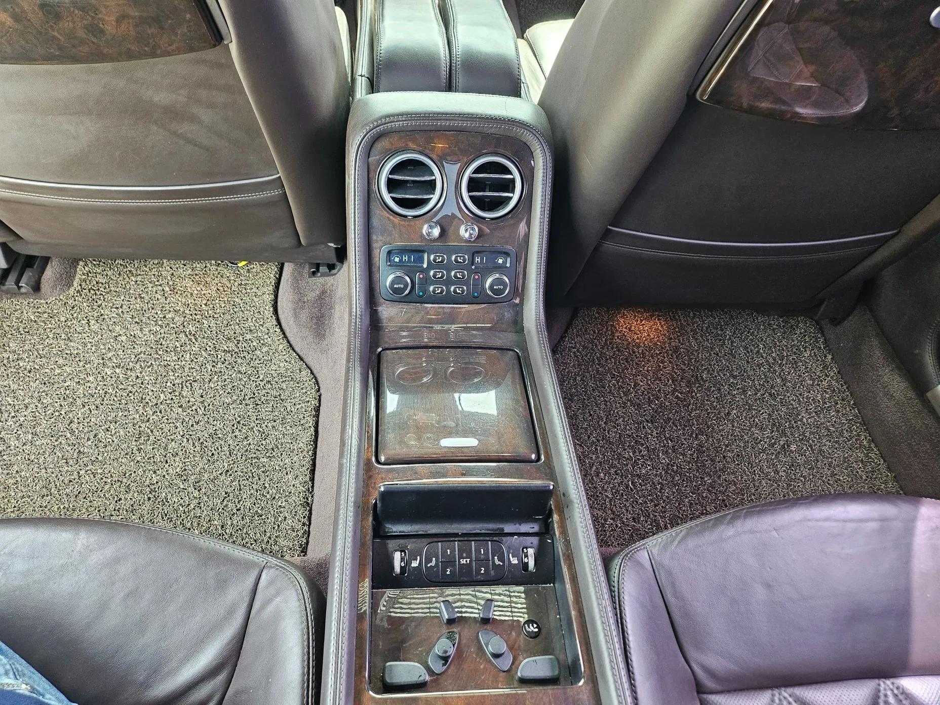 Bentley Flying Spur Gen 1 превью 11