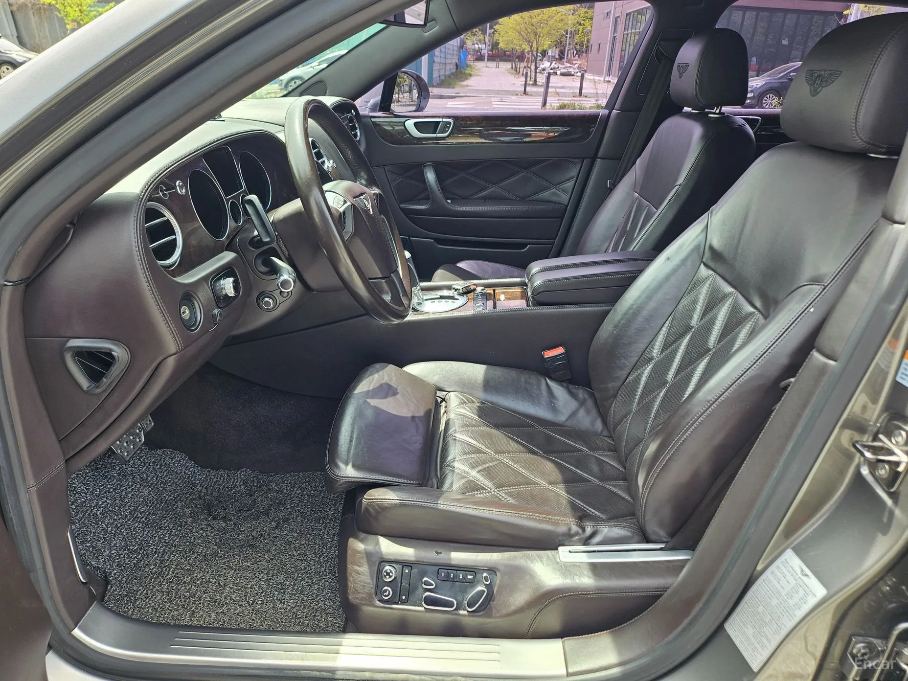 Bentley Flying Spur Gen 1 превью 12