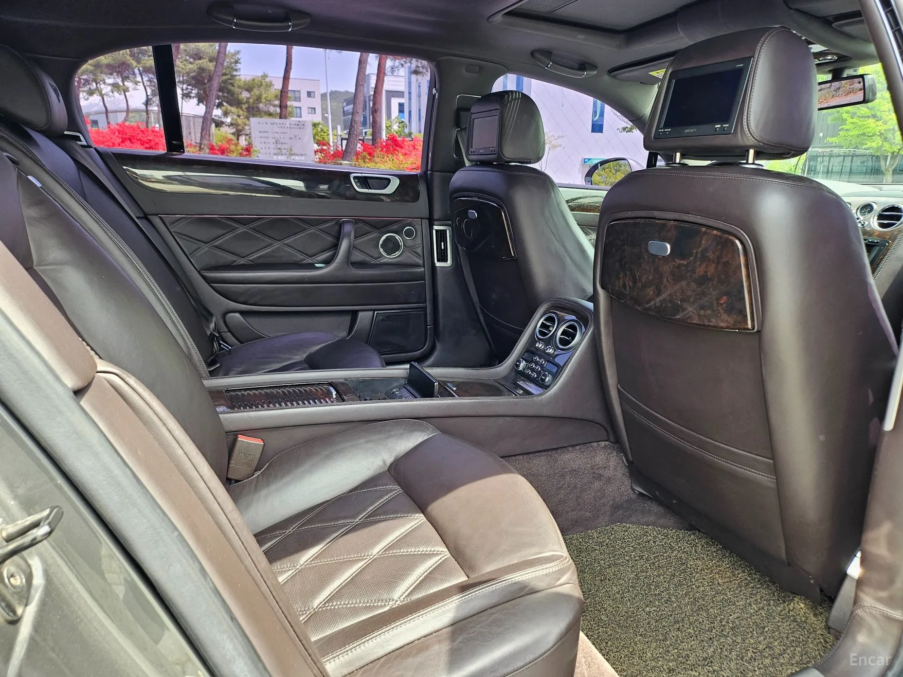 Bentley Flying Spur Gen 1 превью 14