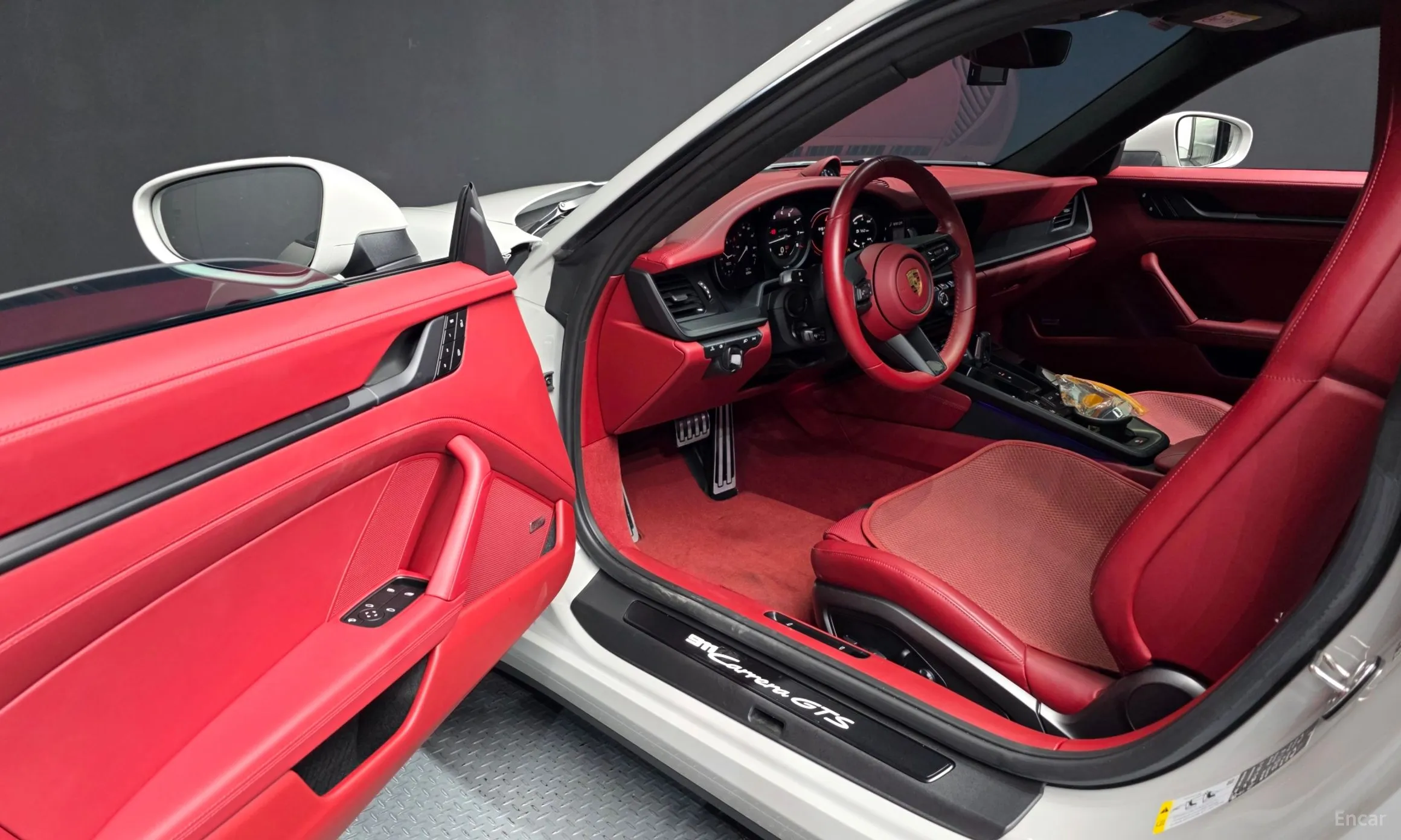 Porsche 911 (992) превью 10