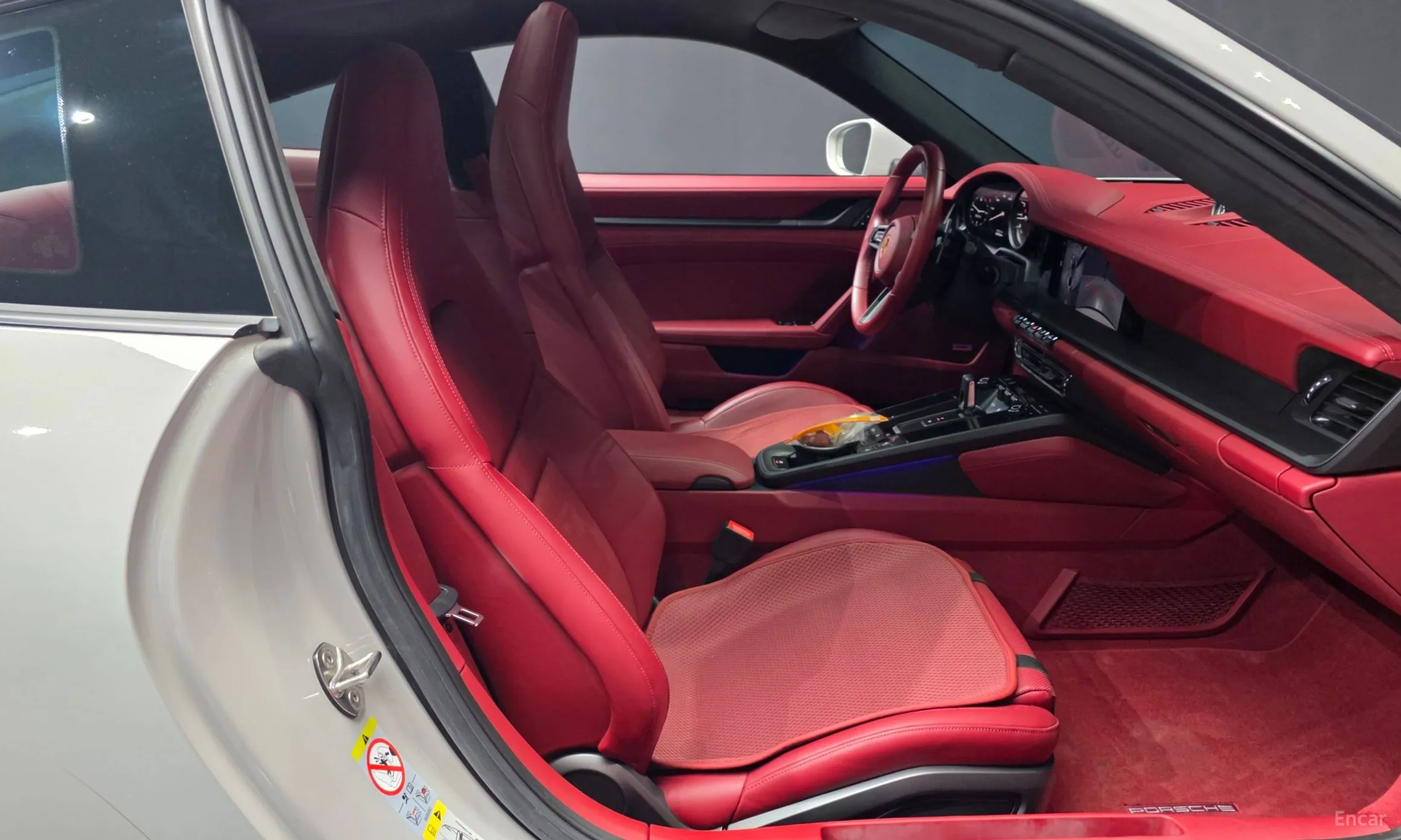 Porsche 911 (992) превью 11
