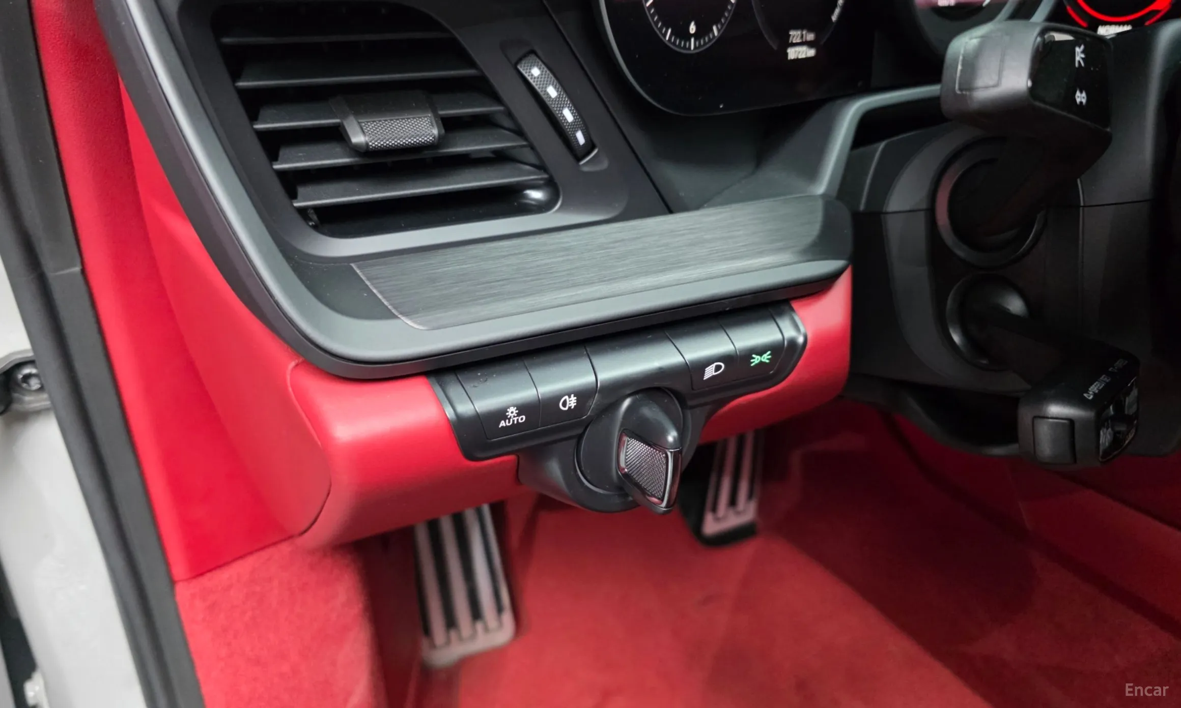 Porsche 911 (992) превью 17